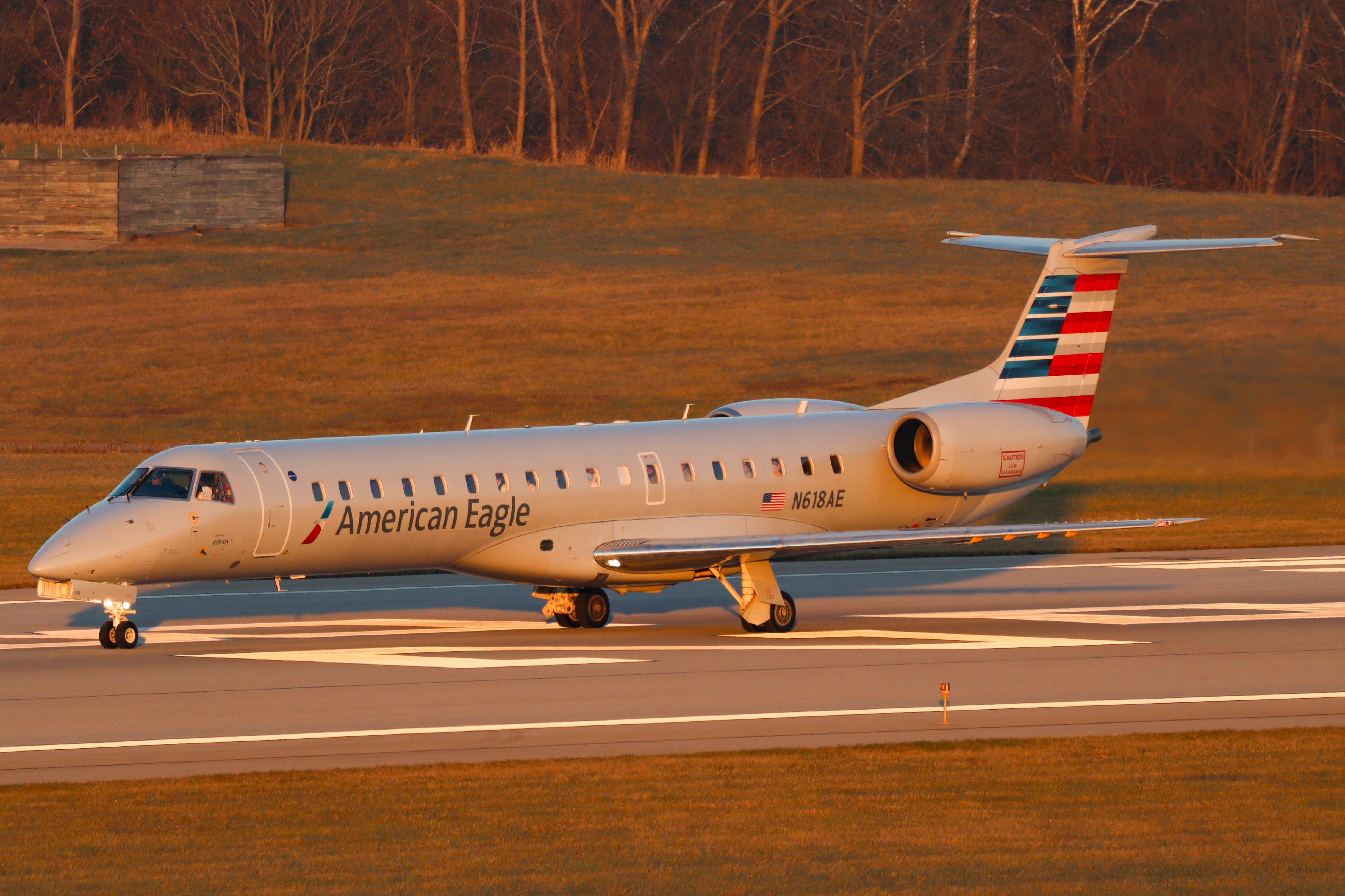 Full size: American Eagle Embraer ERJ145 N618AE at John Glenn Columbus International Airport