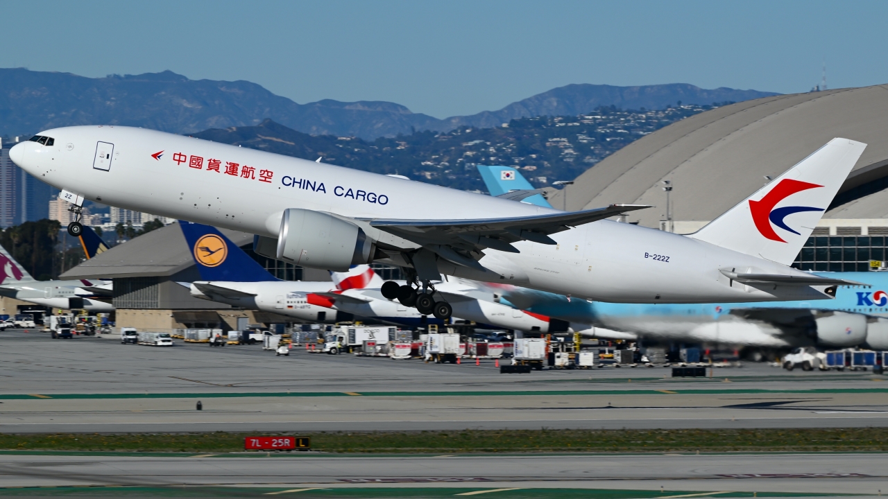Full size: China Cargo Airlines Boeing 777-F B-222Z at Los Angeles International Airport