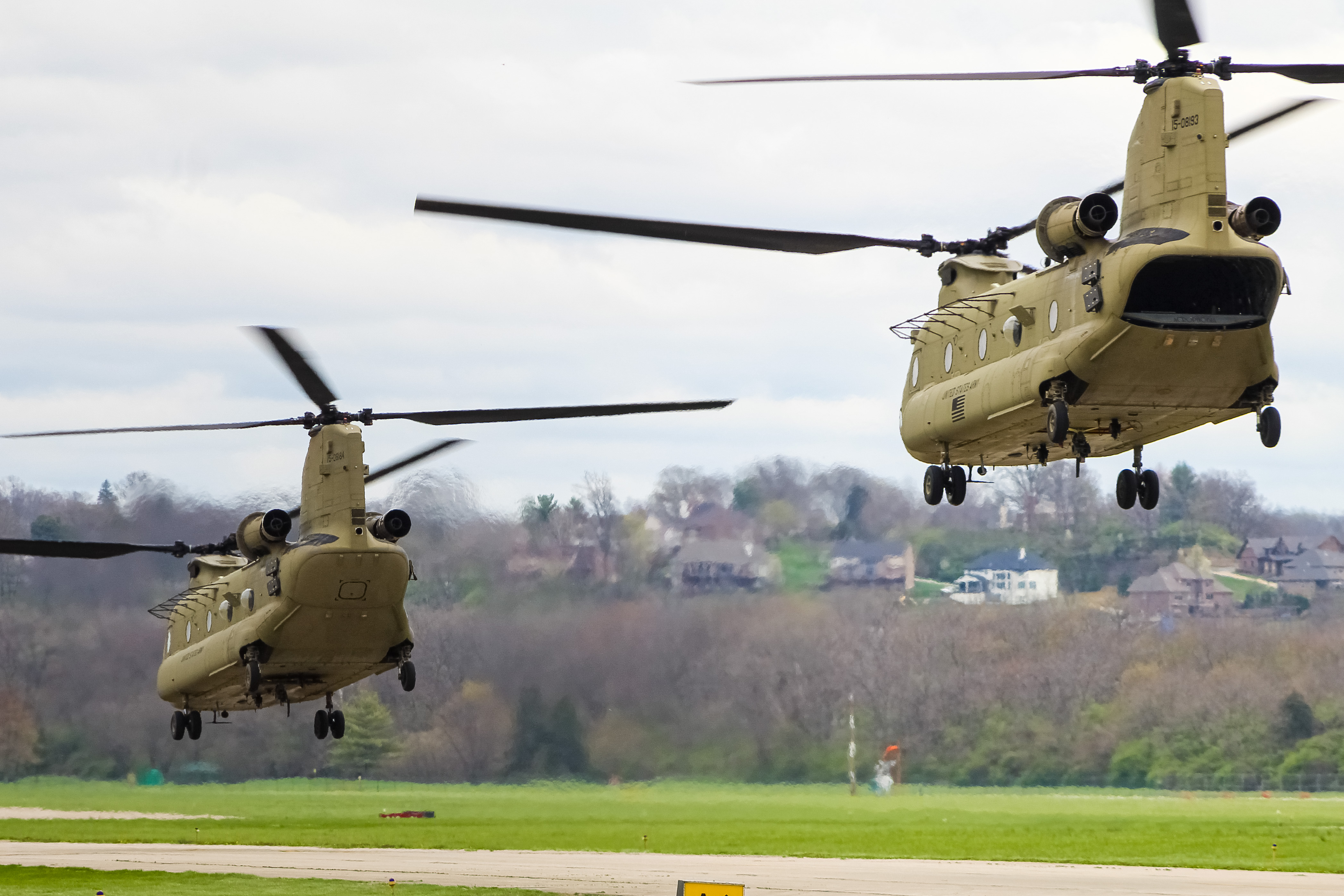 Full size: USA - United States Army Boeing CH-47 Chinook 15-08193 at Cincinnati Municipal Airport/Lunken Field