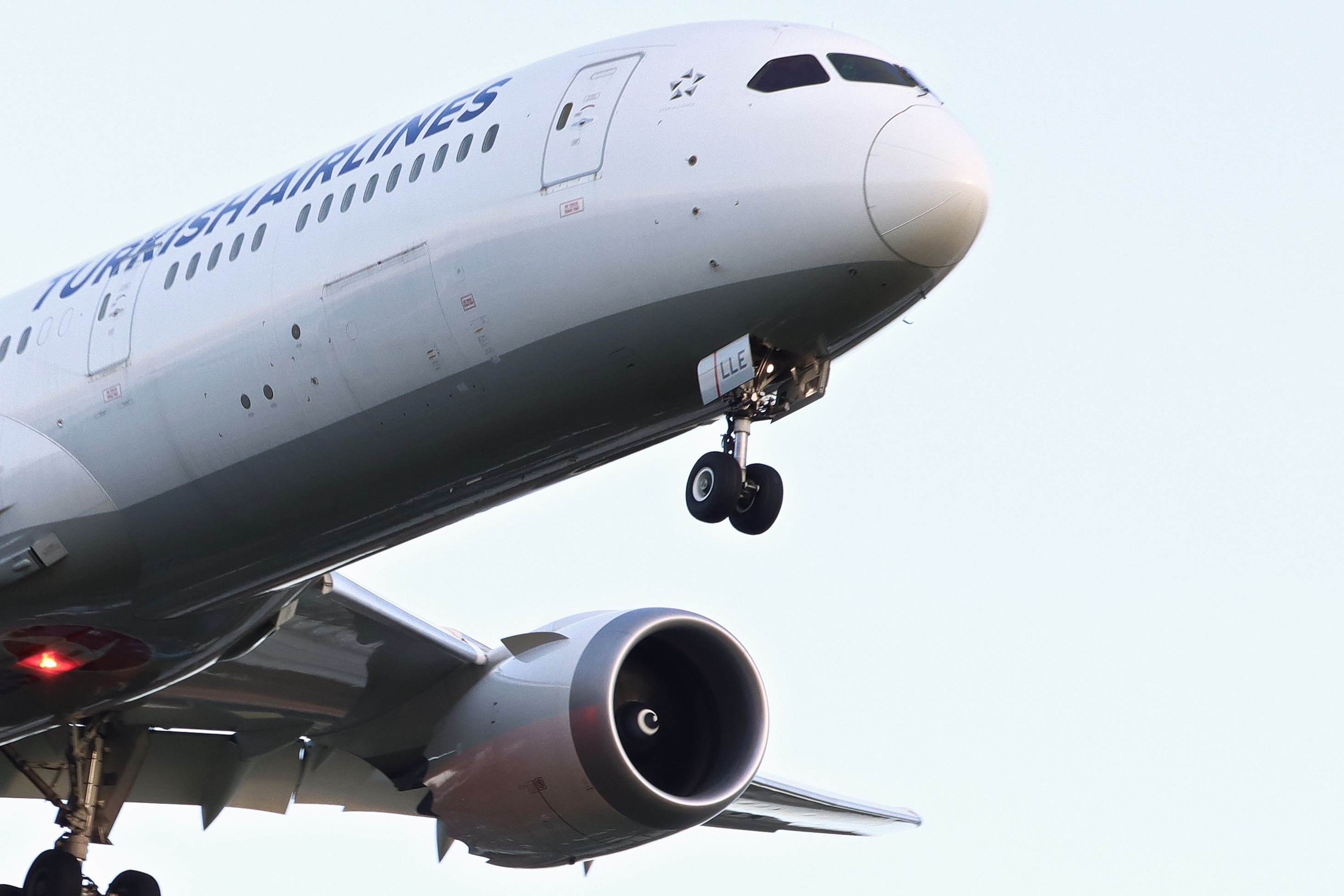 Full size: Turkish Airlines Boeing 787-9 TC-LLE at Birmingham Airport