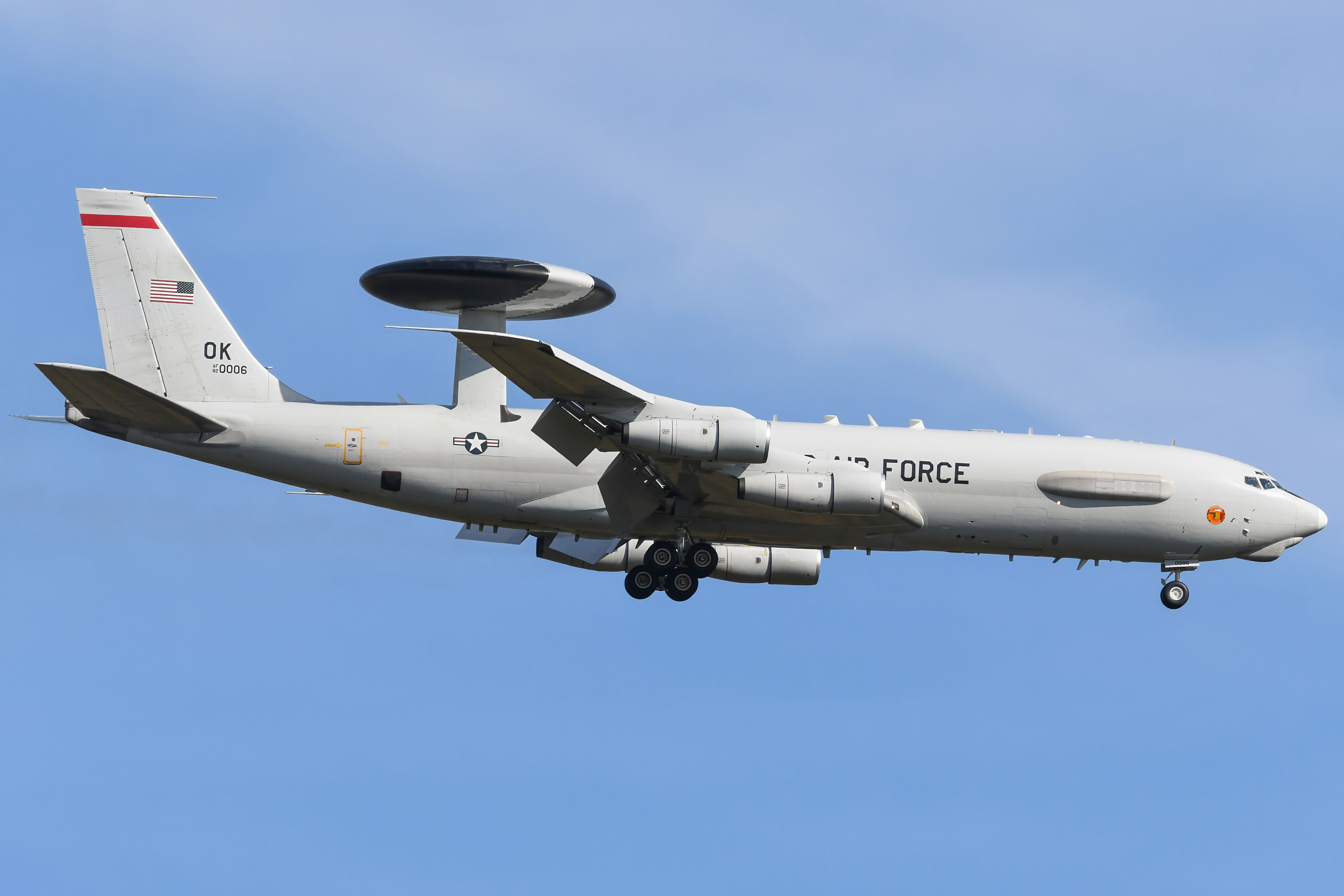 Full size: USAF - United States Air Force Boeing E-3 Sentry 82-0006 at McGuire Field (Joint Base Mc Guire Dix Lakehurst) Airport