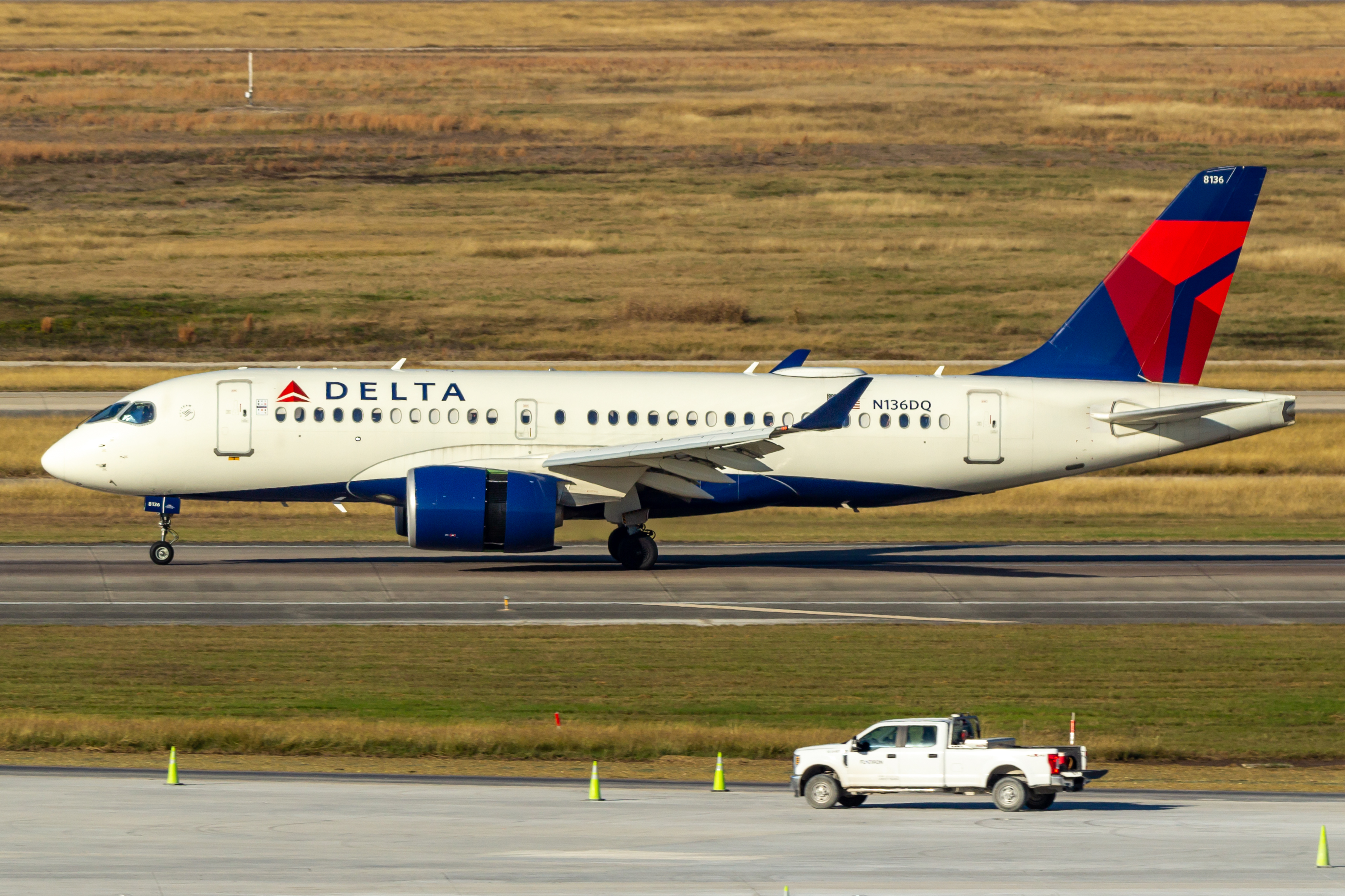 Full size: Delta Airlines Airbus A220-100 N126DQ  at Houston-George Bush Intercontinental Airport