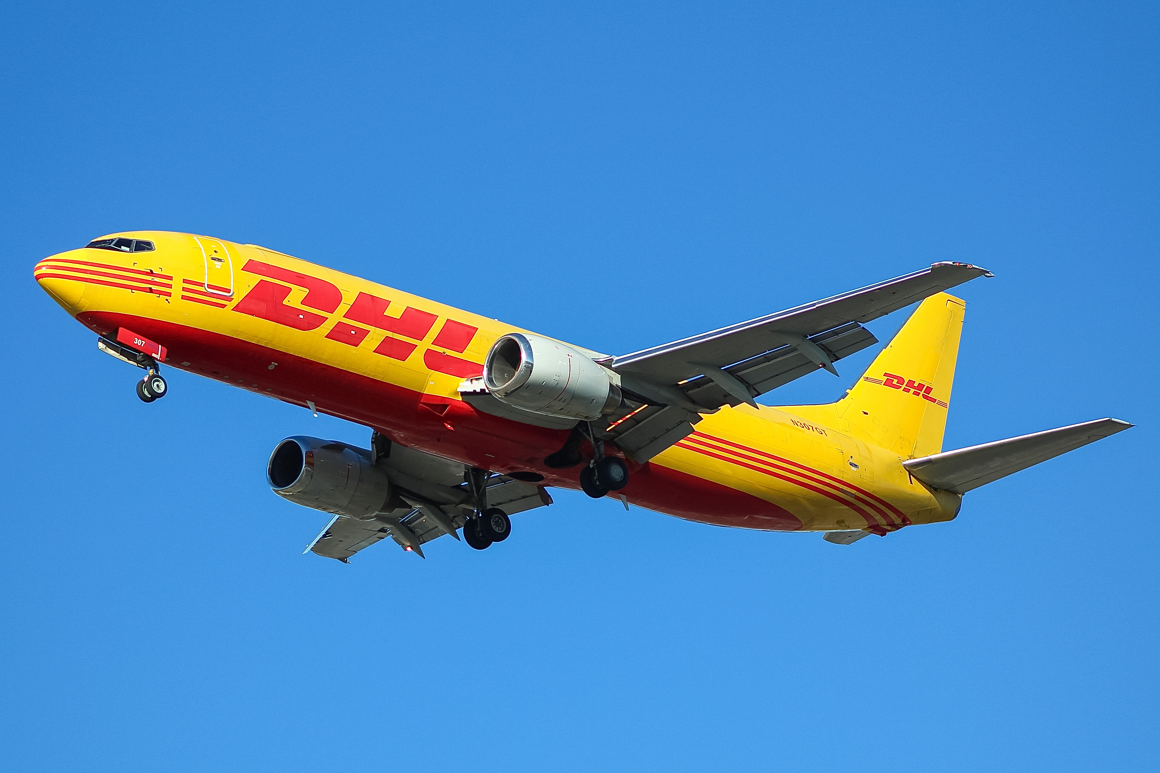 Full size: DHL Boeing 737-400 N307GT at General Mitchell International Airport