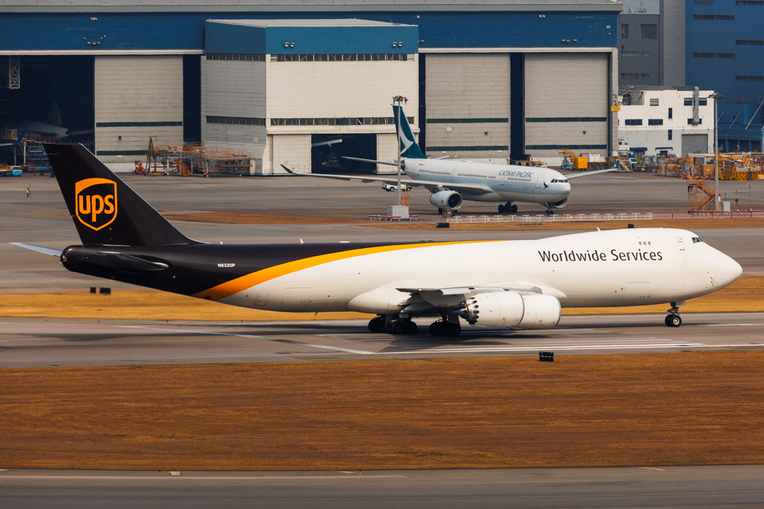 Full size: United Parcel Service Boeing 747-8F N632UP at Hong Kong International Airport