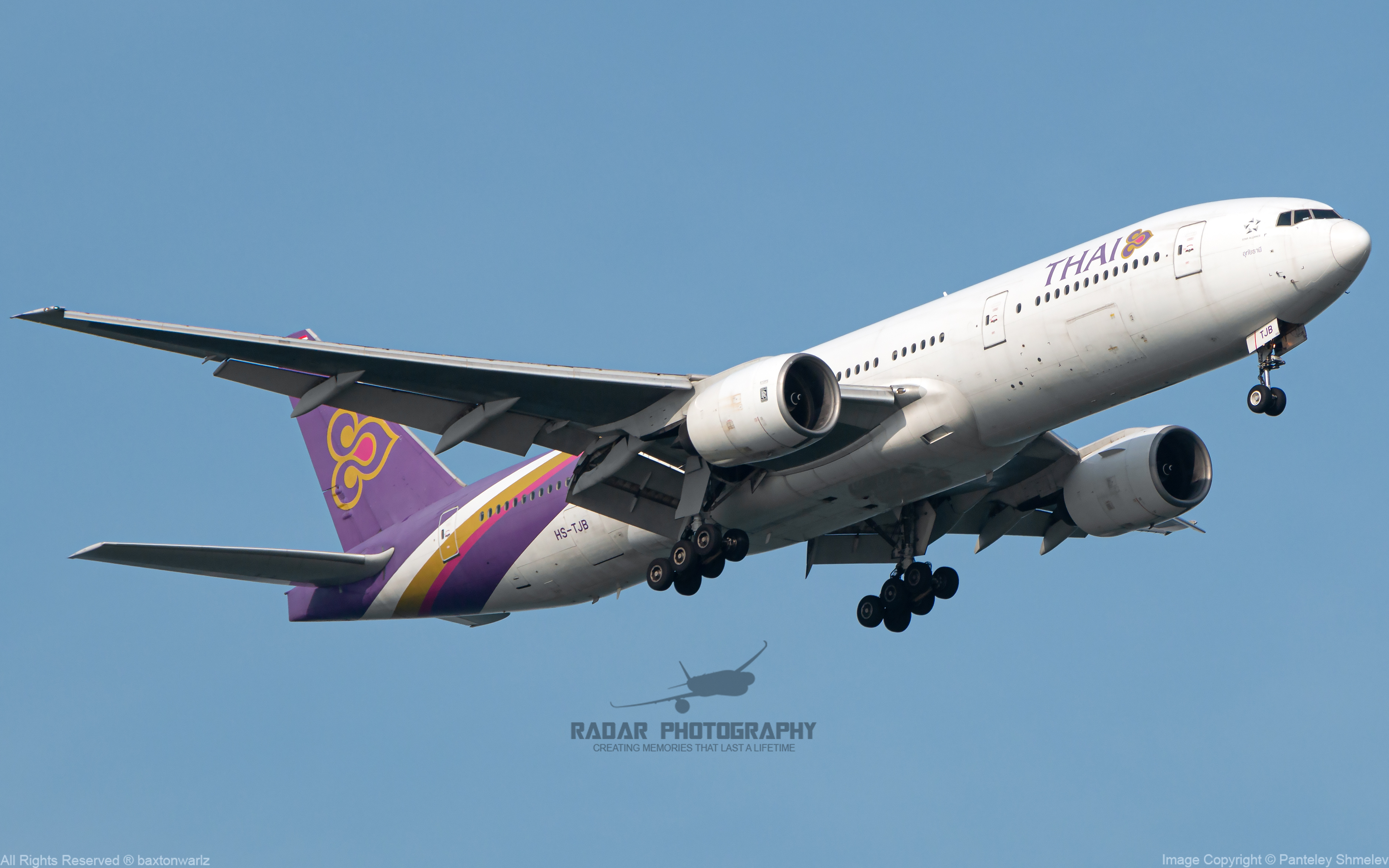 Full size: Thai Boeing 777-200 HS-TJB at Singapore-Changi Airport