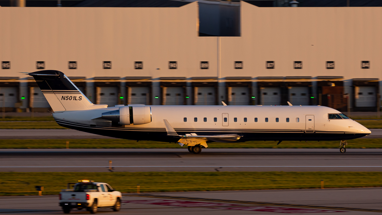 Full size: PRIVATE Mitsubishi CRJ-200 N501LS at John Glenn Columbus International Airport