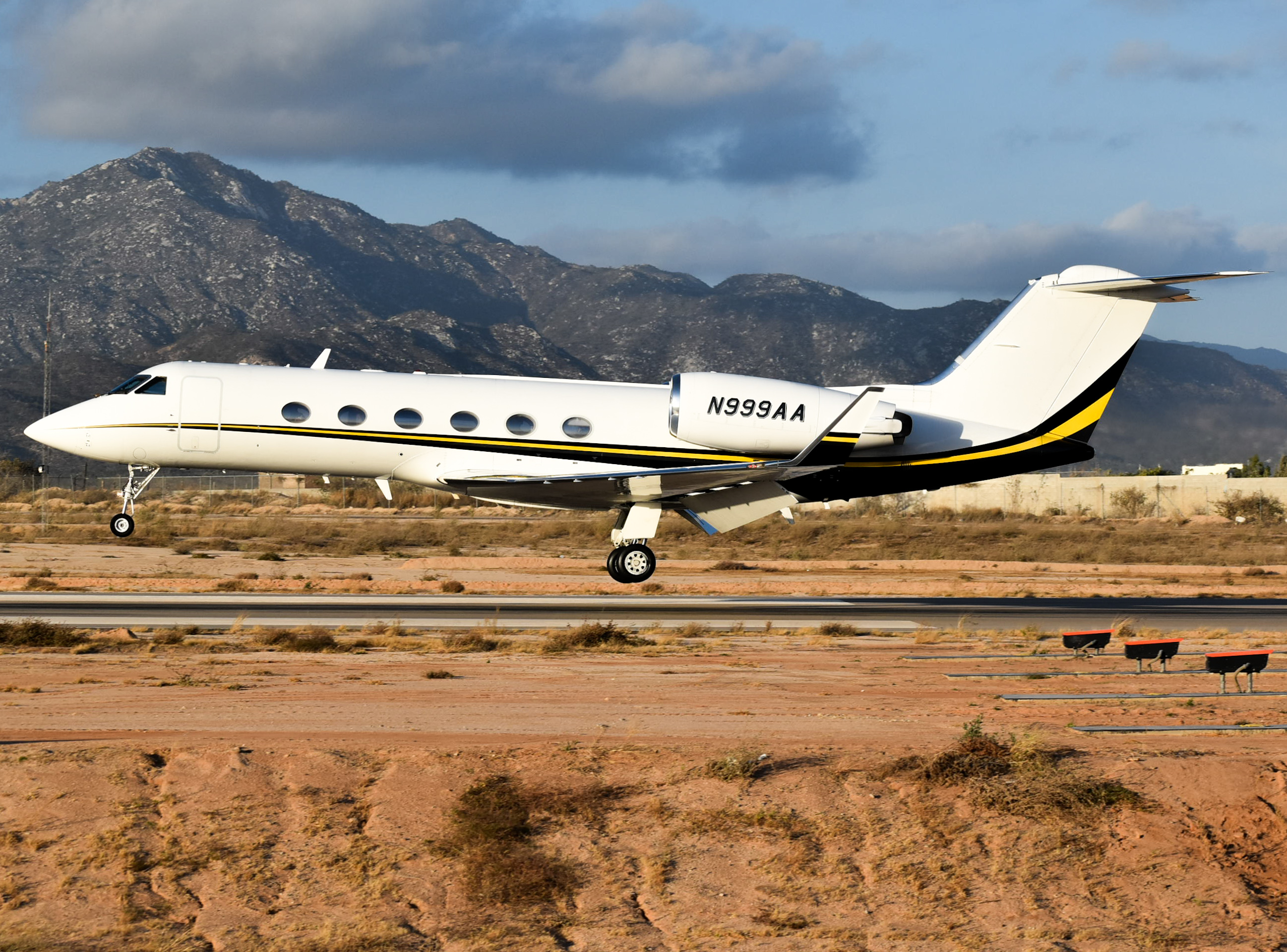 Full size: PRIVATE Gulfstream IV N999AA at Aeropuerto de Cabo San Lucas Internacional