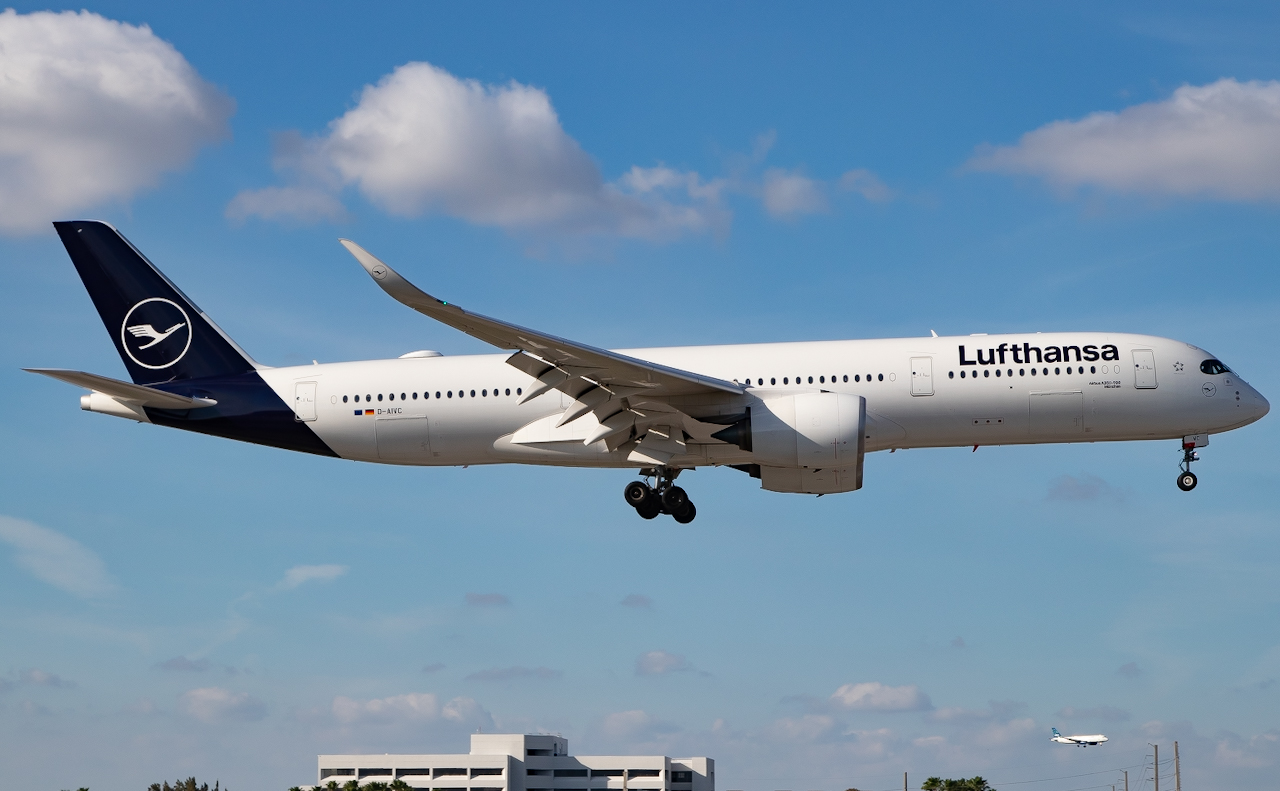 Full size: Lufthansa Airbus A350-900 D-AIVC at Miami International Airport