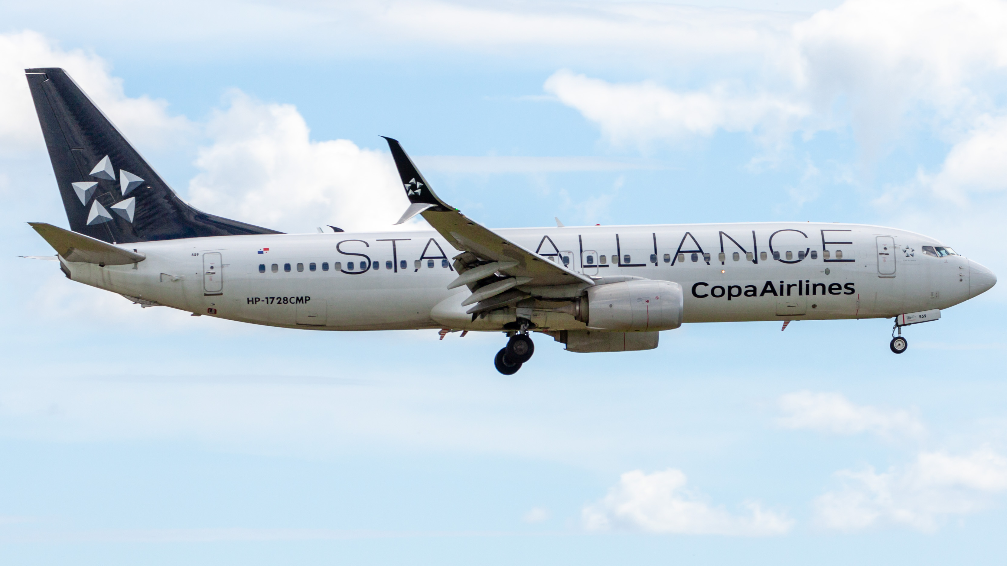 Full size: Copa Airlines Boeing 737-800 HP-1728CMP at Orlando International Airport