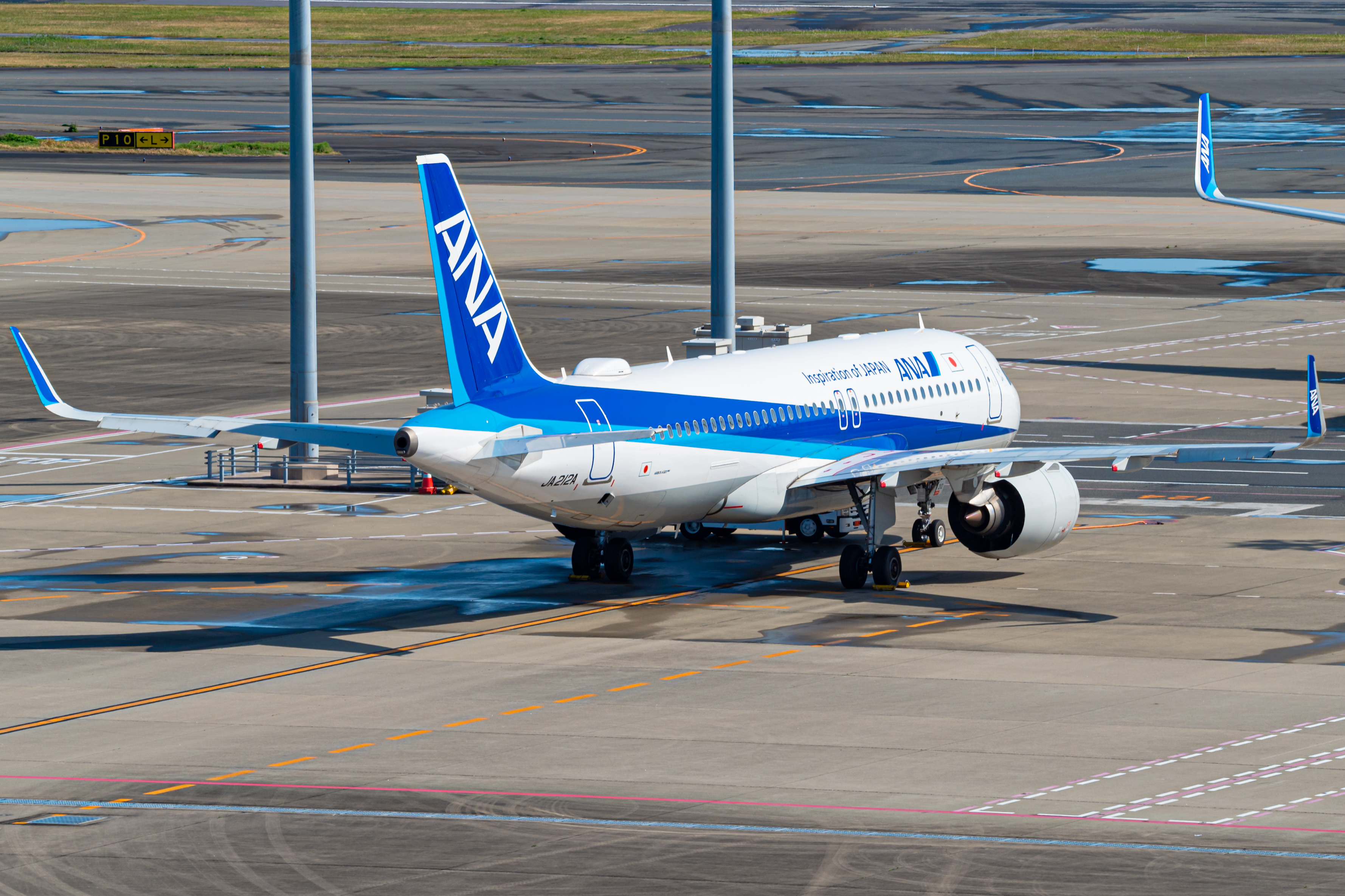 Full size: All Nippon Airways Airbus A320NEO JA212A at Tokyo-Haneda Airport