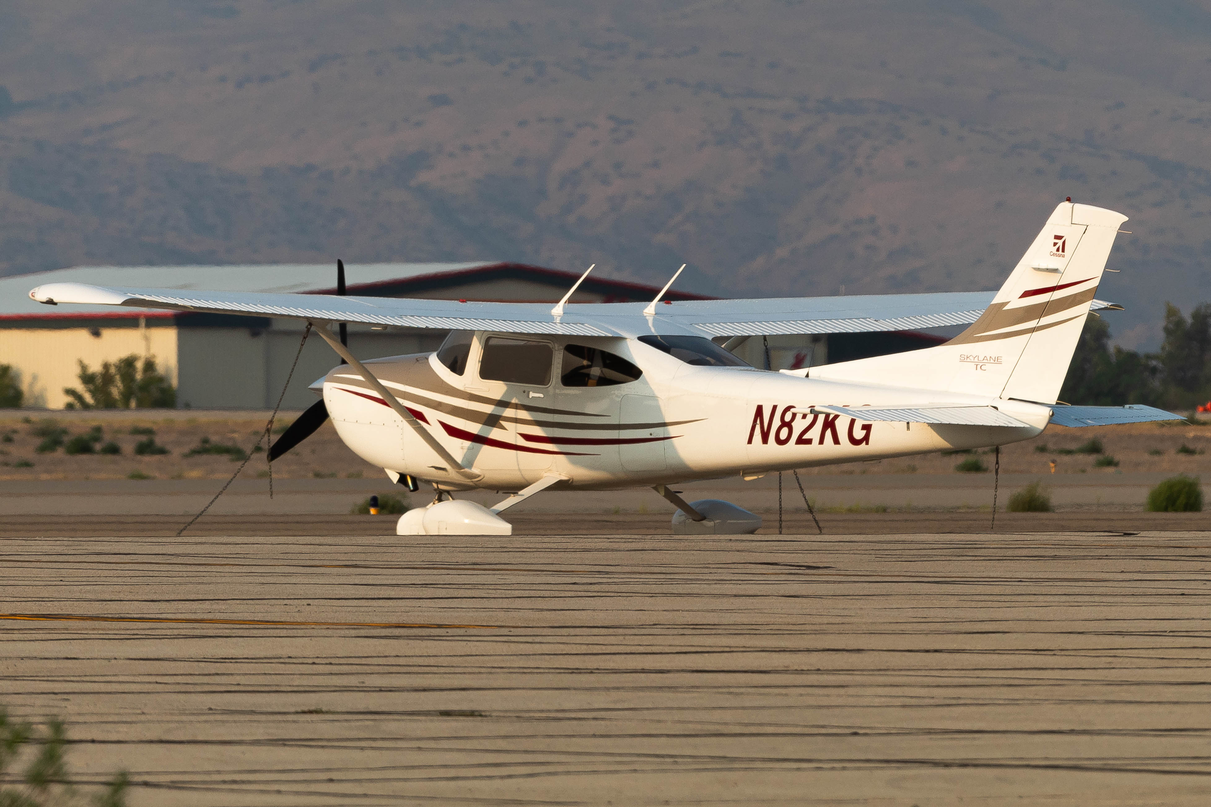 Full size: PRIVATE Cessna 182 Skylane N82KG at Boise Air Terminal/Gowen Field