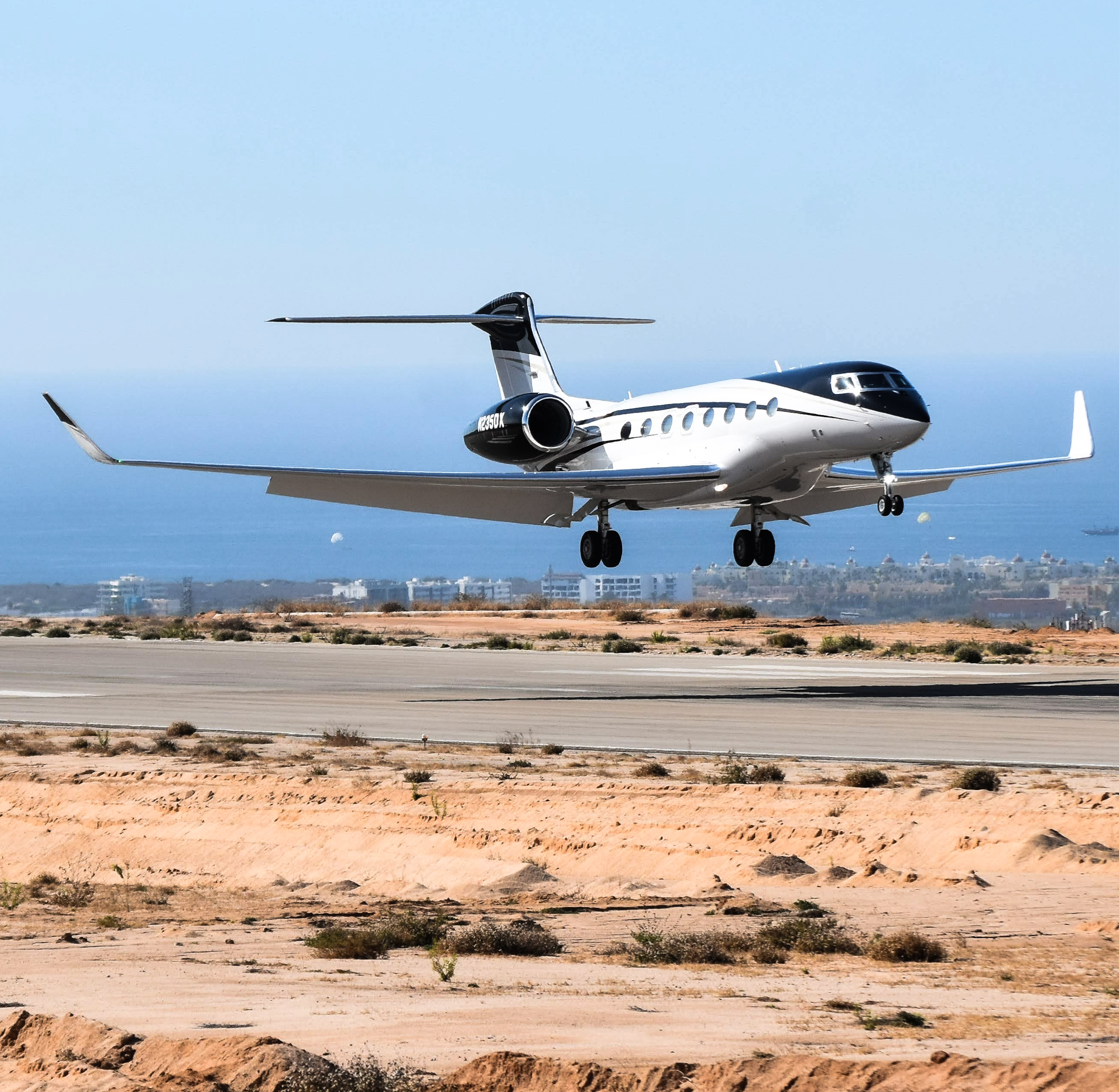 Full size: PRIVATE Gulfstream G650 N235DX at Aeropuerto de Cabo San Lucas Internacional