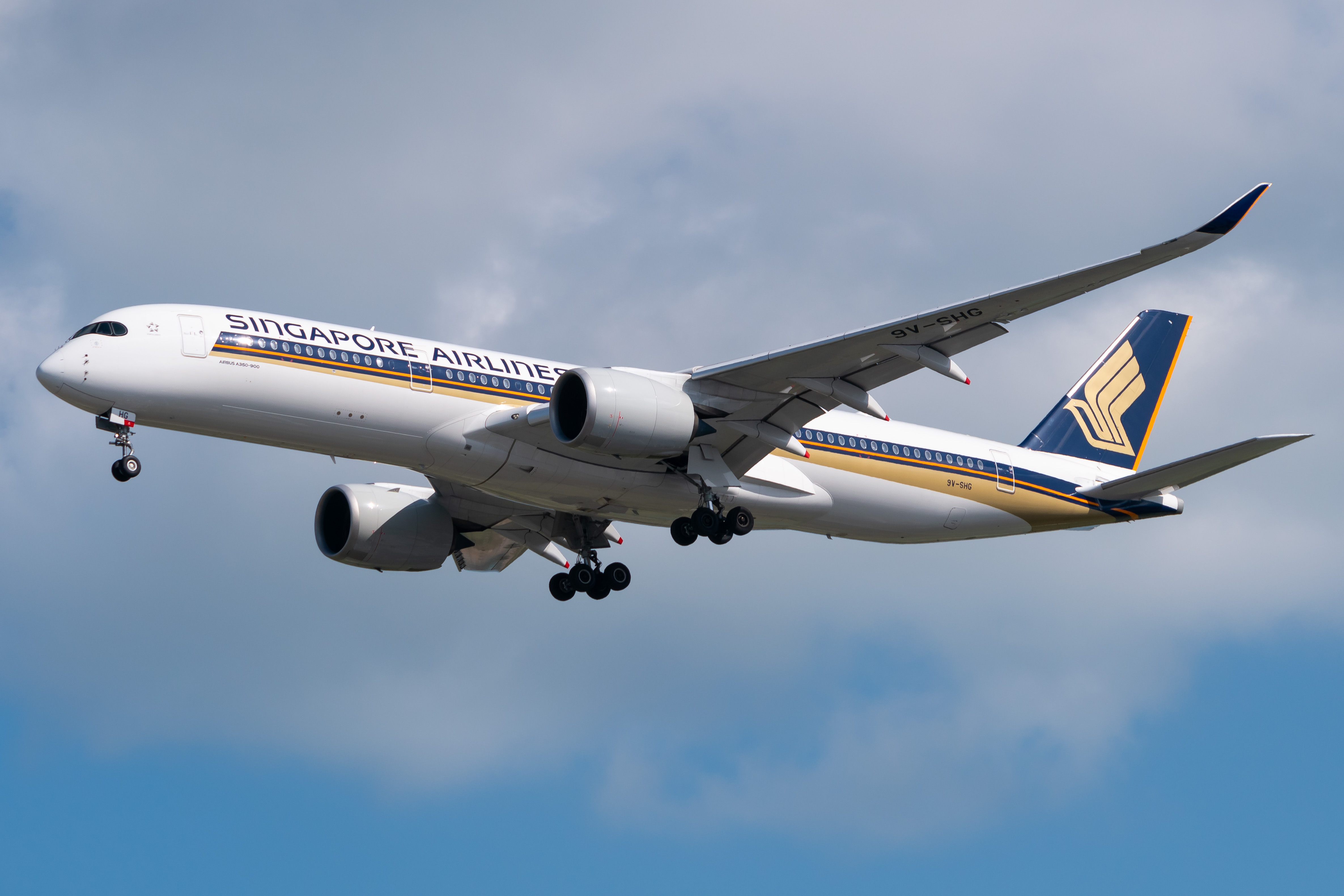 Full size: Singapore Airlines Airbus A350-900 9V-SHG at Singapore-Changi Airport