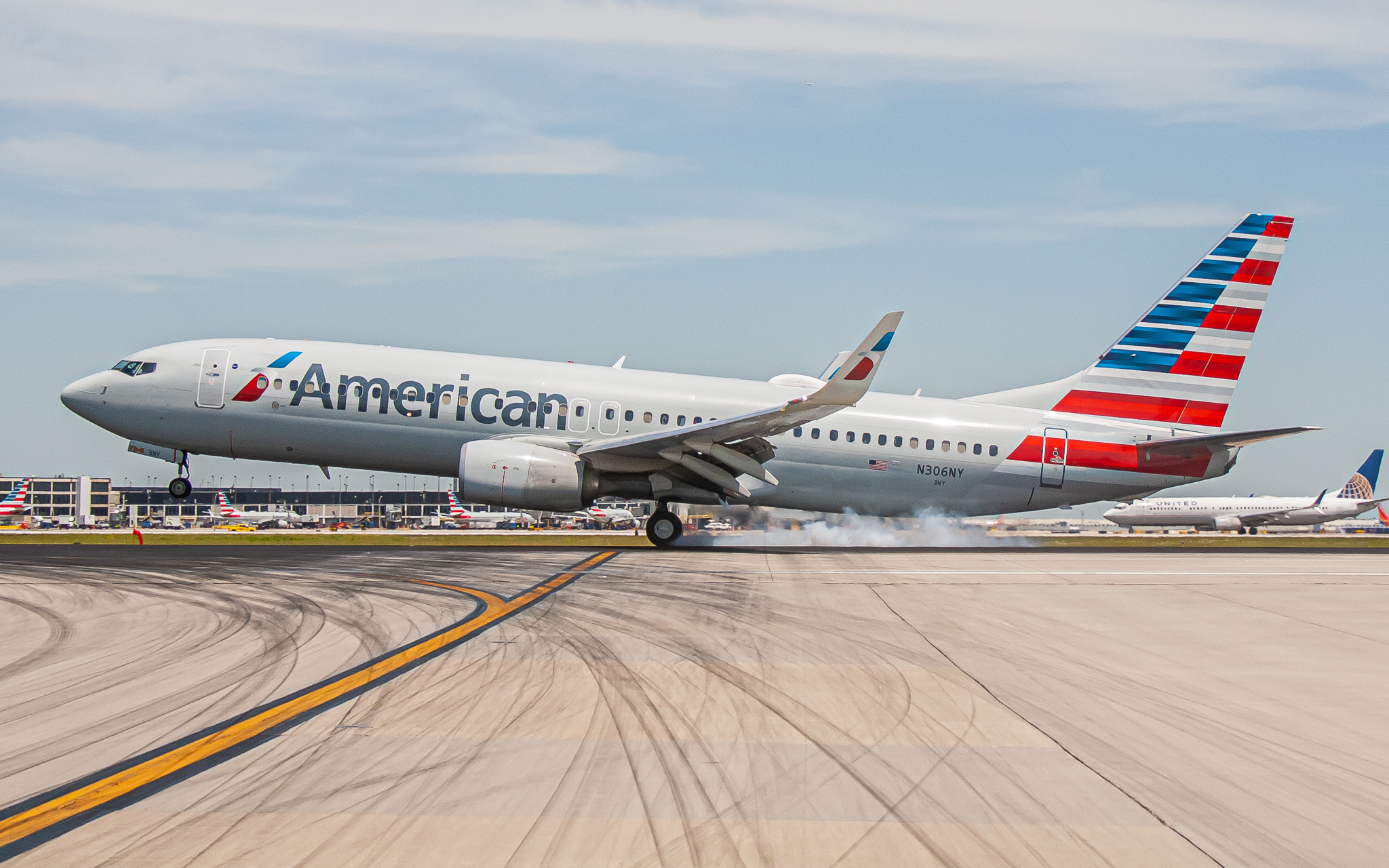 Full size: American Airlines Boeing 737-800 N306NY at Chicago O'Hare International Airport