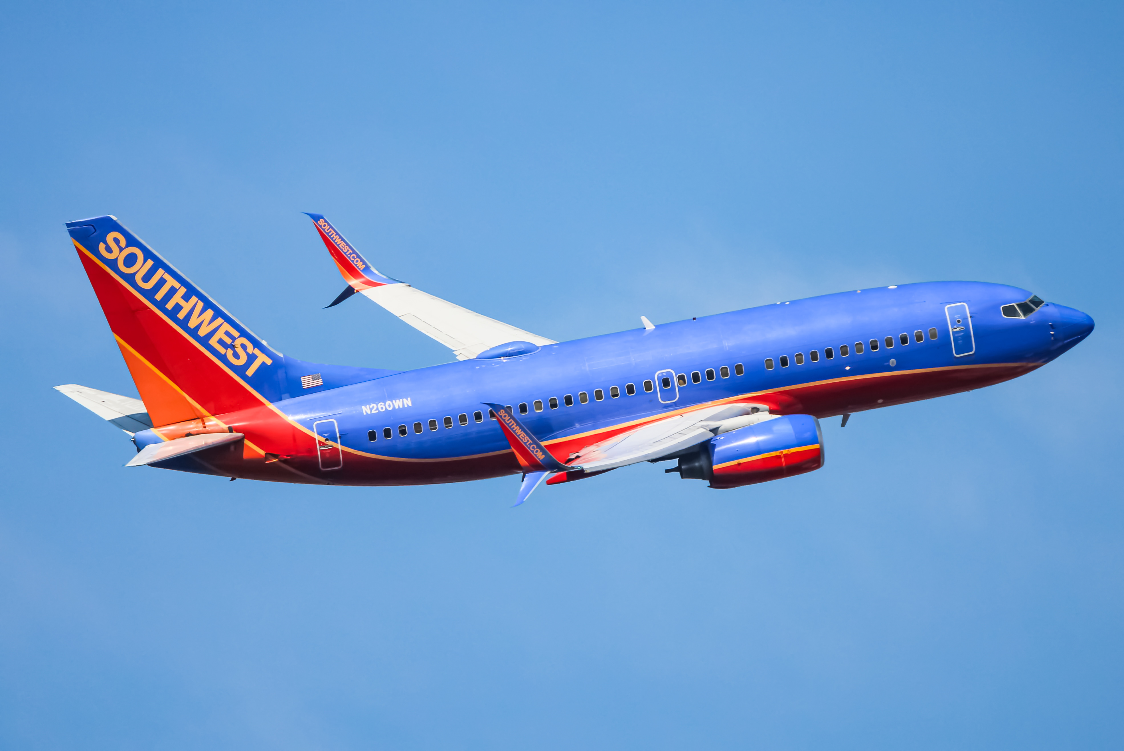 Full size: Southwest Airlines Boeing 737-700 N260WN at Baltimore/Washington International Thurgood Marshall Airport