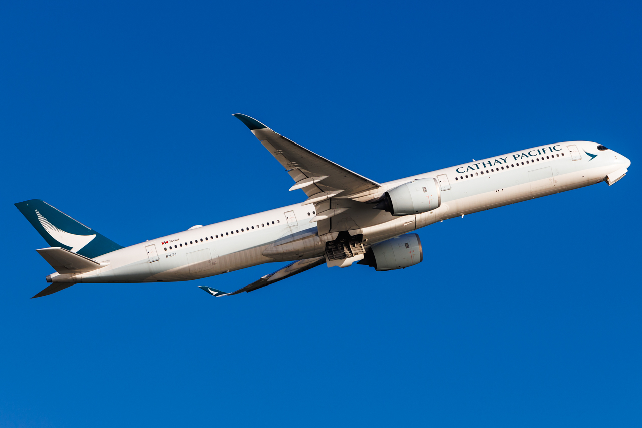 Full size: Cathay Pacific Airbus A350-1000 B-LXJ at Hong Kong International Airport
