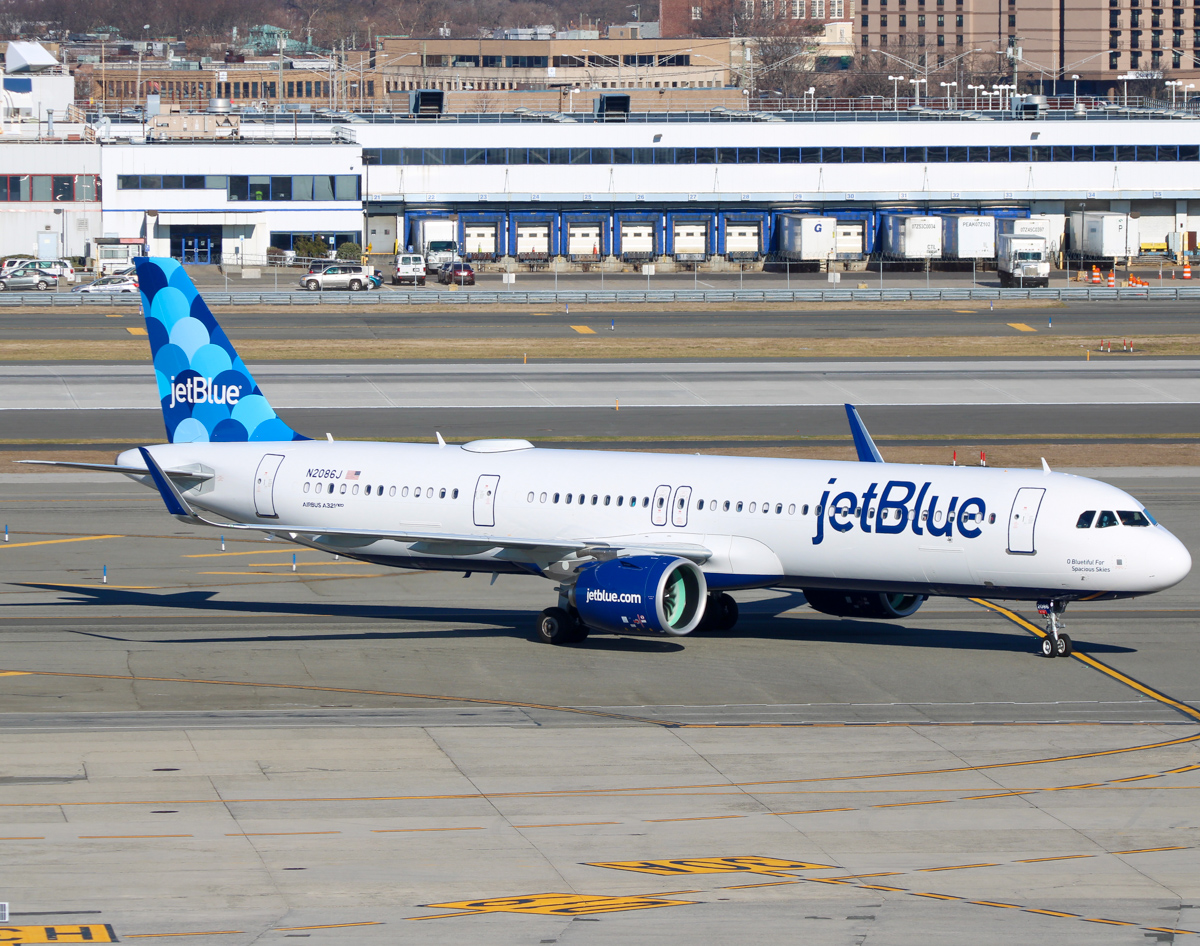 Full size: JetBlue Airways Airbus A321NEO N2086J at John F. Kennedy International Airport