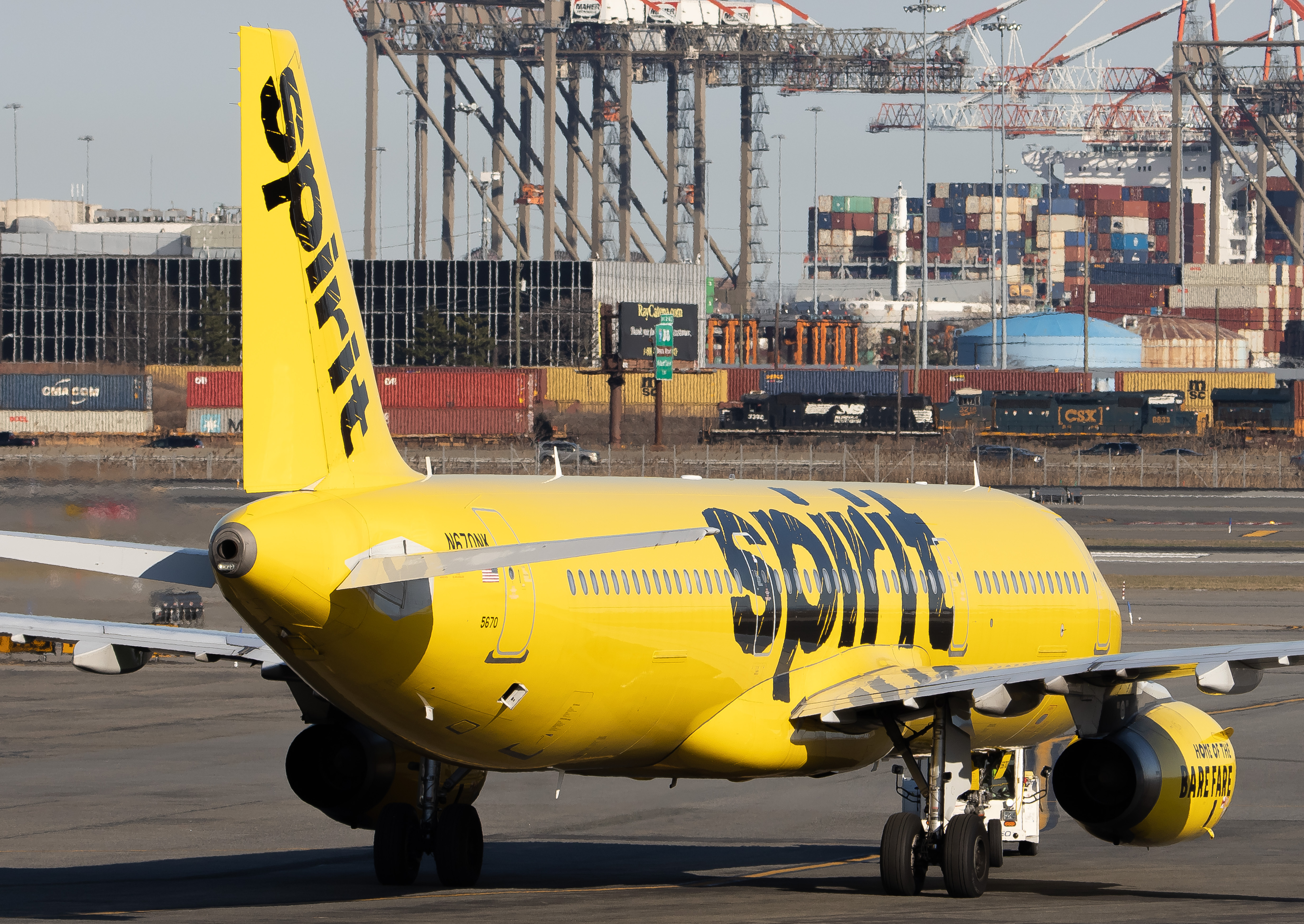 Full size: Spirit Airlines Airbus A321-200 N670NK at Newark Liberty International Airport