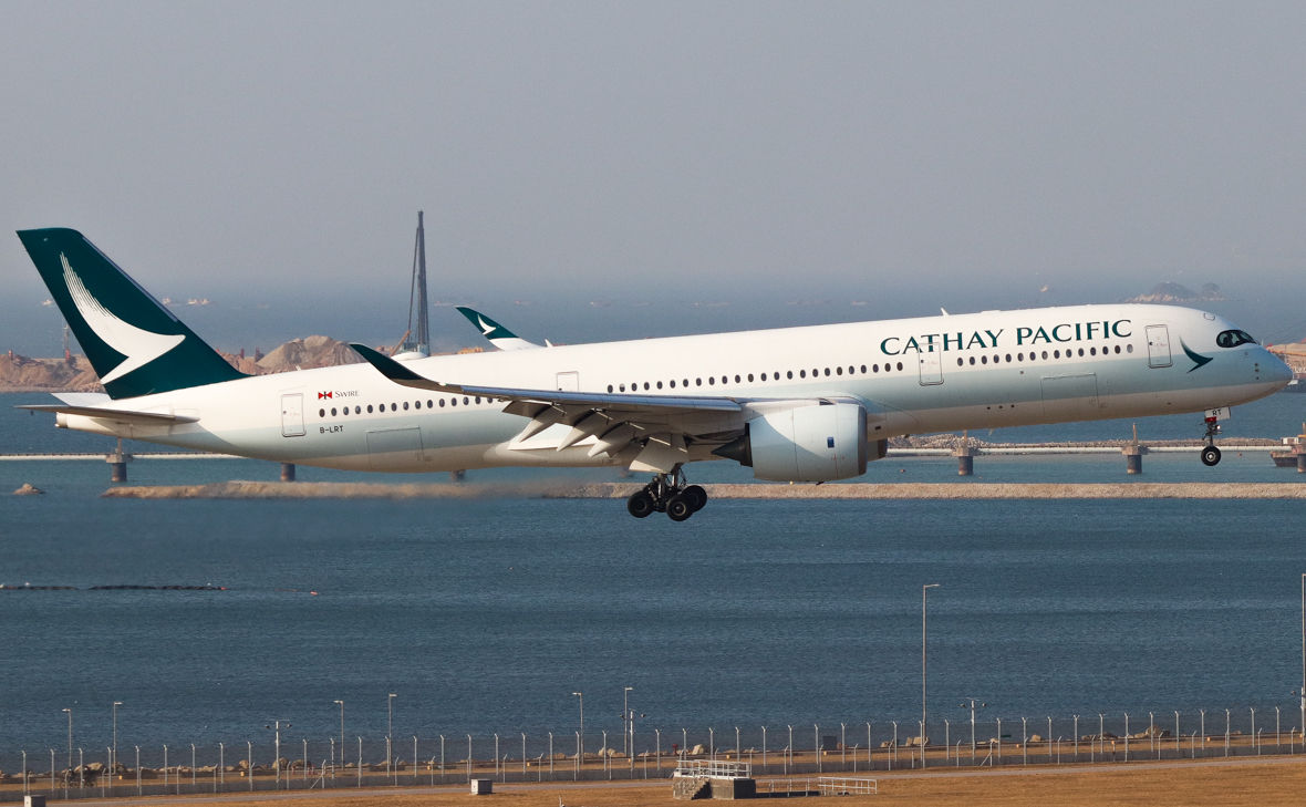 Full size: Cathay Pacific Airbus A350-900 B-LRT at Hong Kong International Airport