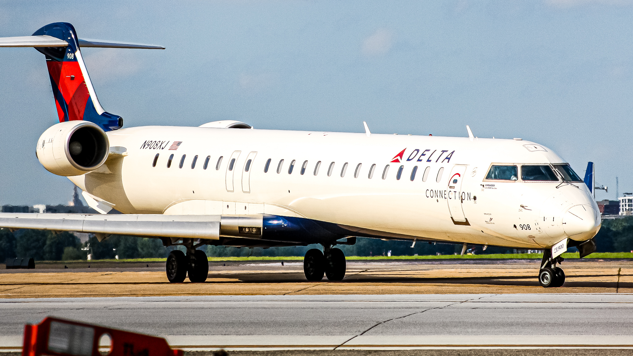 Full size: Delta Connection Bombardier CRJ-900 N908XJ at Ronald Reagan National Airport