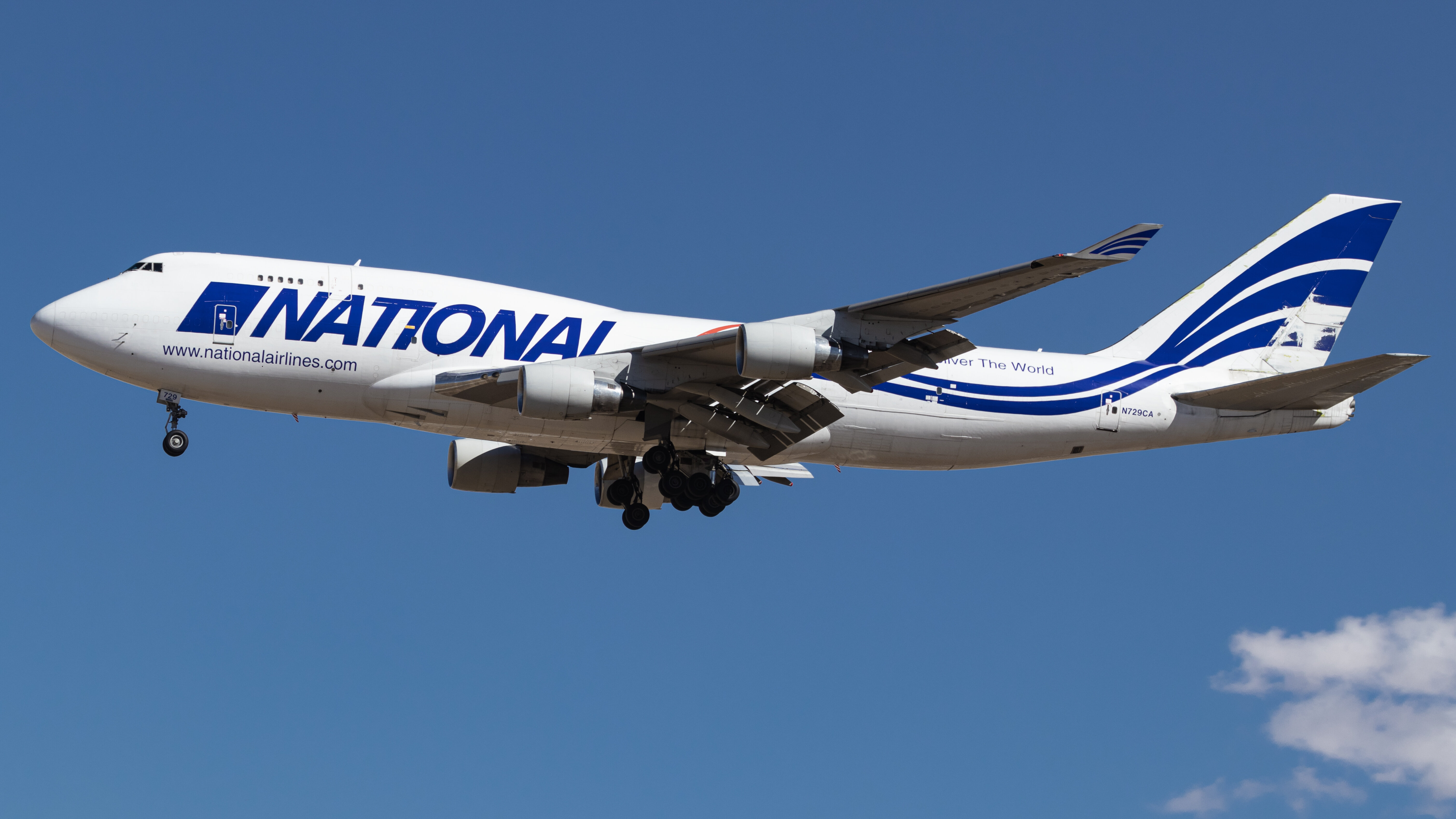 Full size: National Airlines Boeing 747-400 N729CA at 