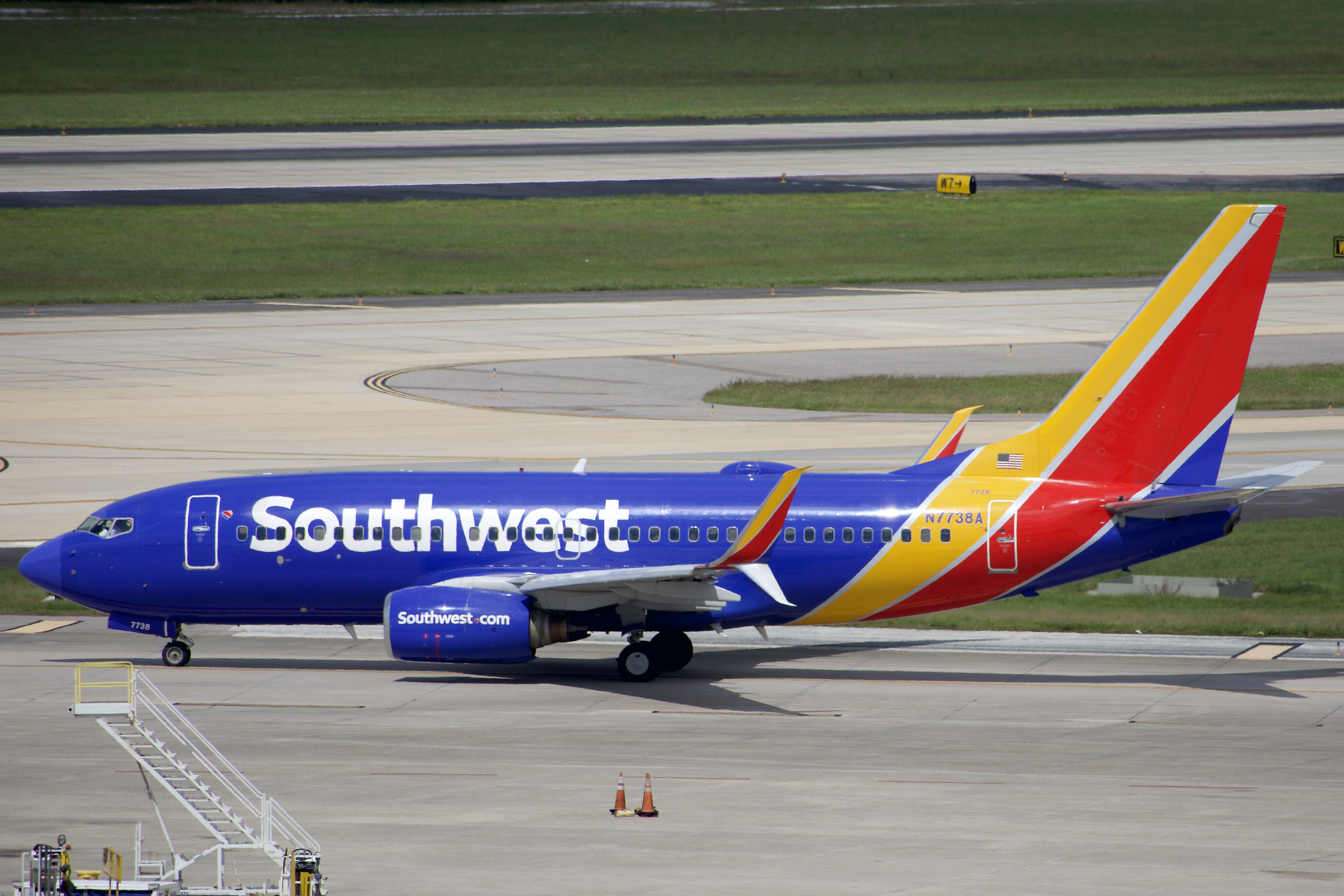 Full size: Southwest Airlines Boeing 737-700 N7738A at Tampa International Airport
