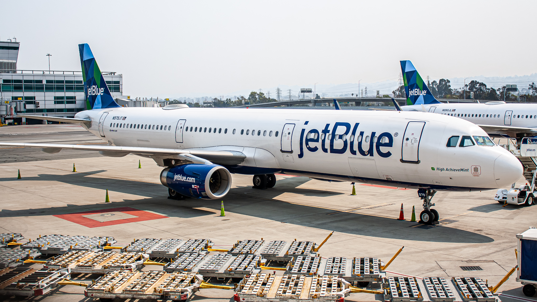 Full size: JetBlue Airways Airbus A321-200 N979JT at San Francisco International Airport