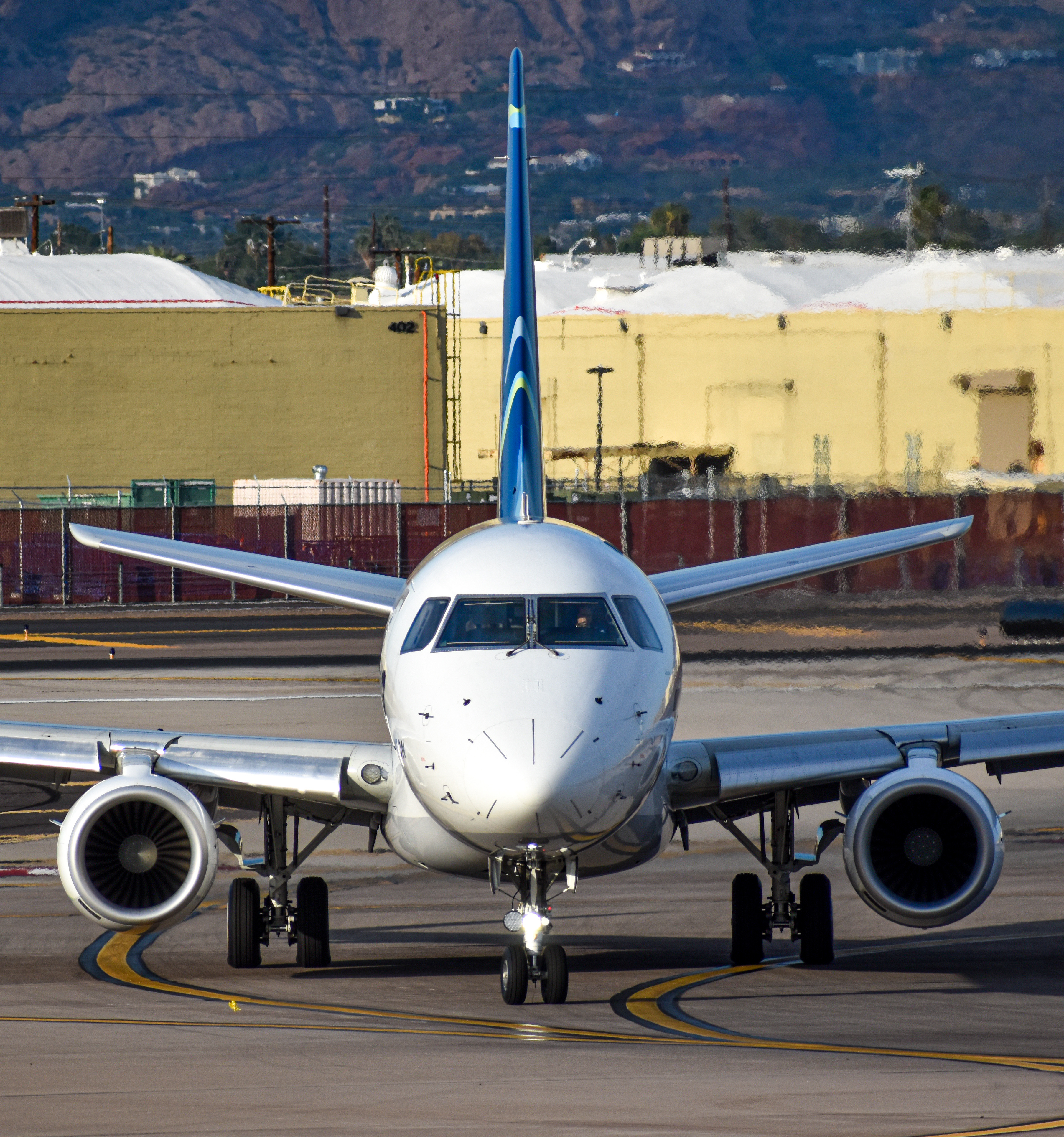 Full size: Alaska Horizon Embraer E175LR N644QX at Phoenix Sky Harbor International Airport