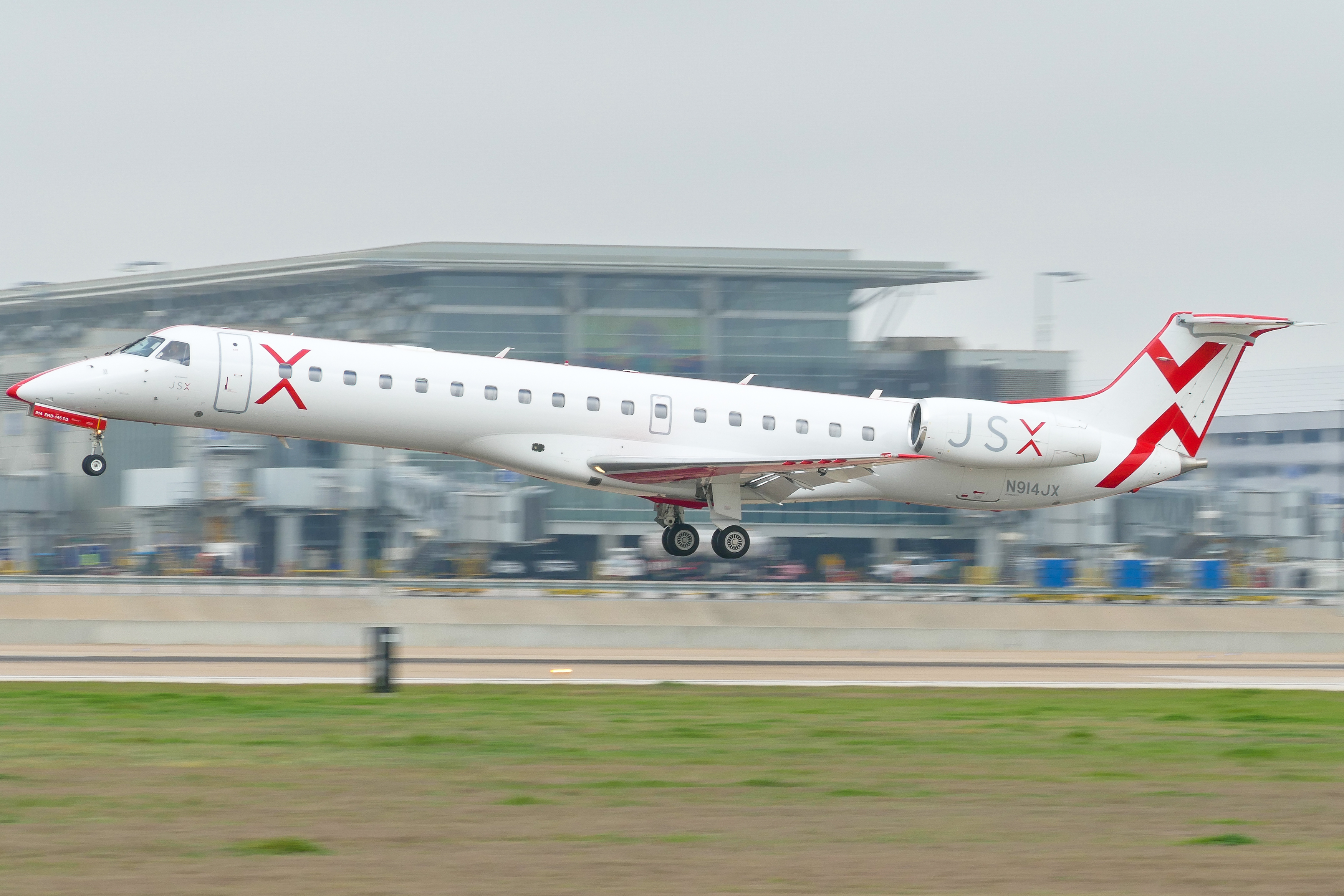 Full size: JSX Embraer ERJ145 N914JX at Austin-Bergstrom International Airport