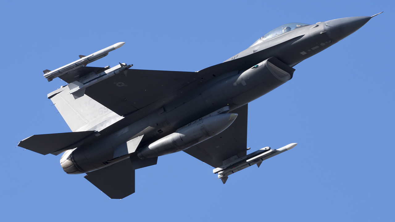 Full size: USAF - United States Air Force General Dynamics F-16 Fighting Falcon 86-0369 at Joint Base Andrews
