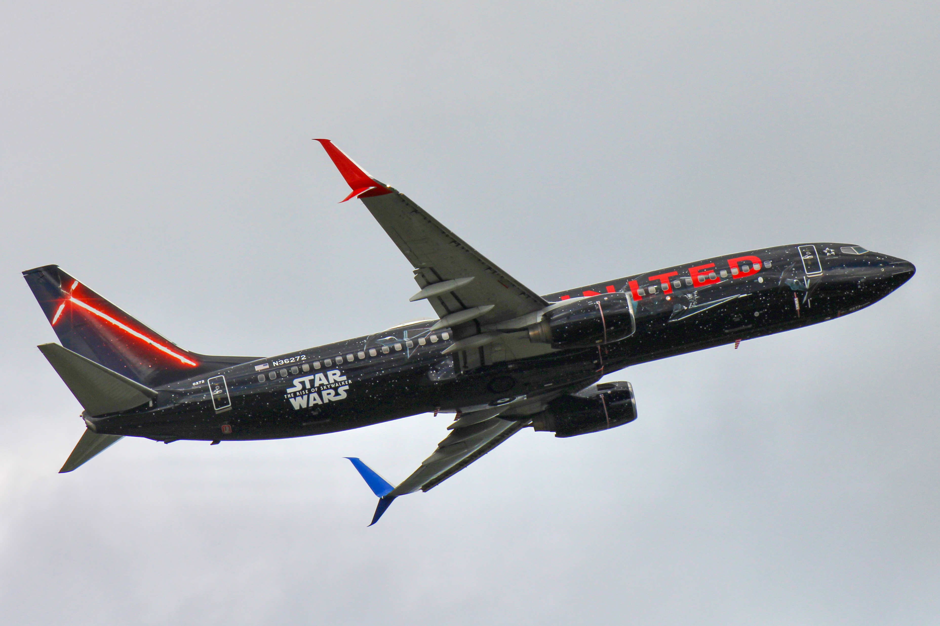 Full size: United Airlines Boeing 737-800 N36272 at Hartsfield-Jackson Atlanta International Airport