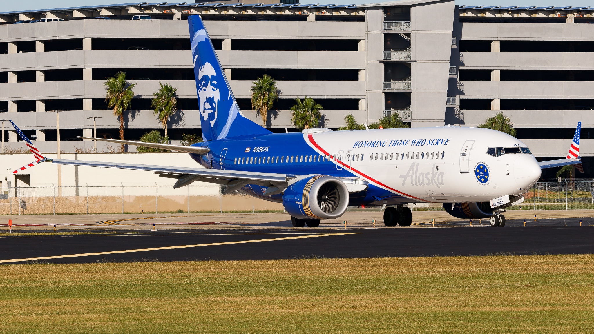 Full size: Alaska Airlines Boeing 737 MAX 8 N806AK at Tampa International Airport