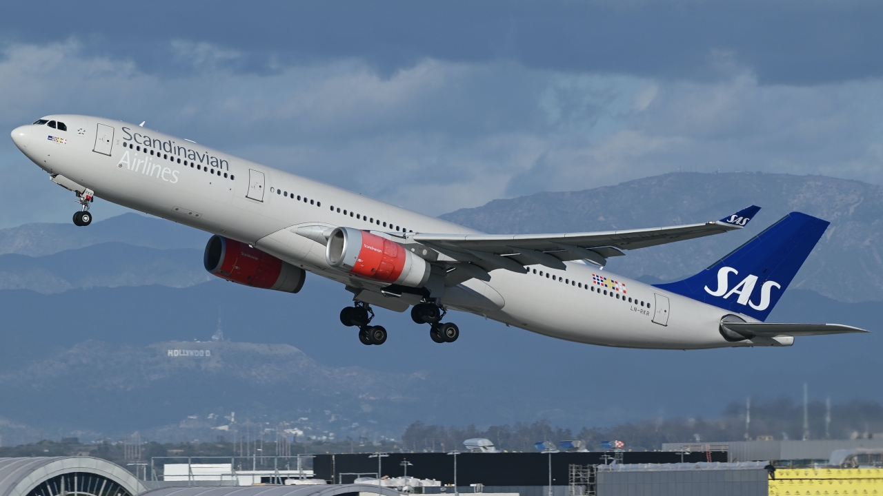 Full size: Scandinavian Airlines Airbus A330-300 LN-RKR at Los Angeles International Airport