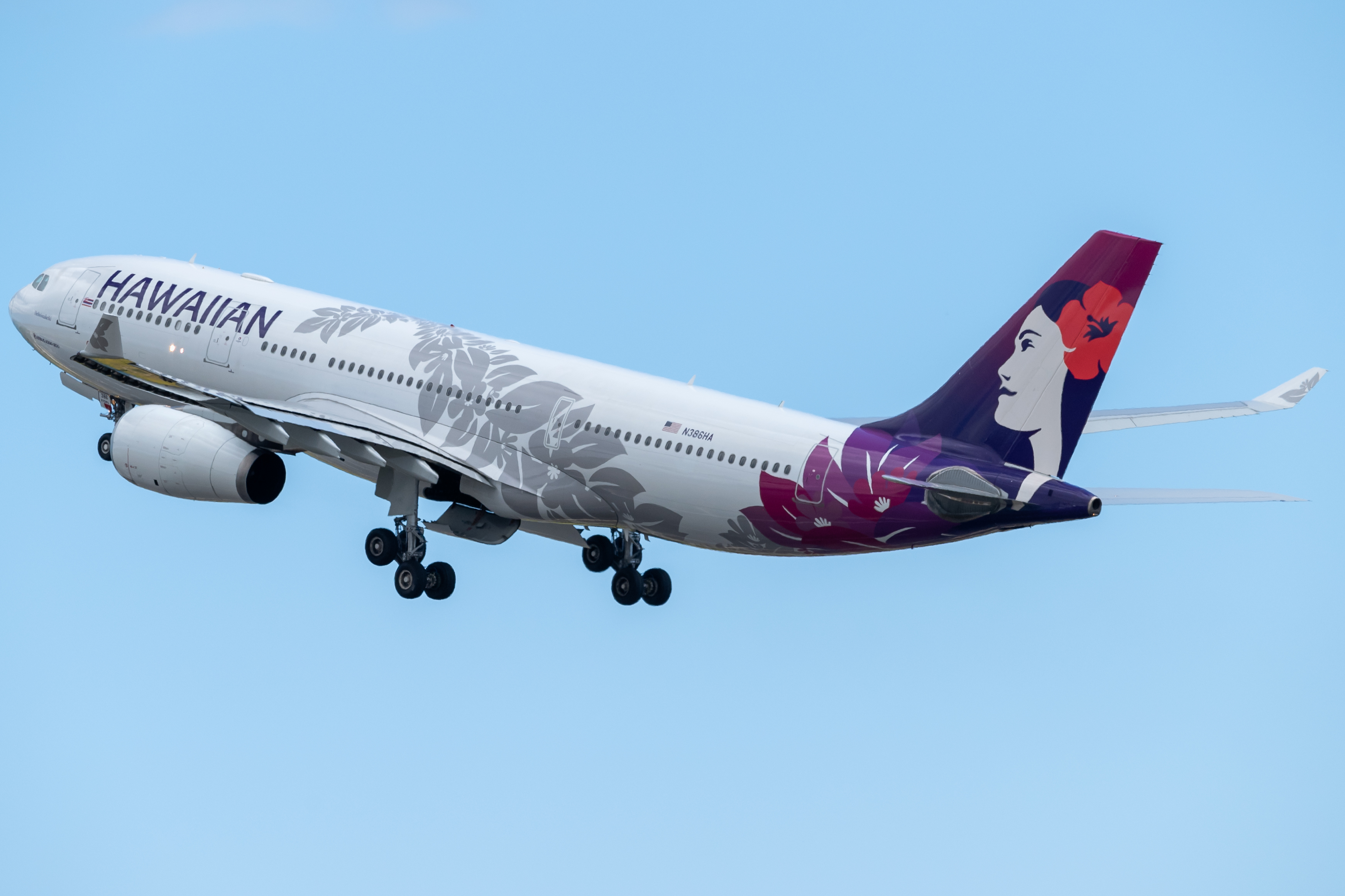 Full size: Hawaiian Airlines Airbus A330-200 N386HA at Daniel K Inouye International Airport