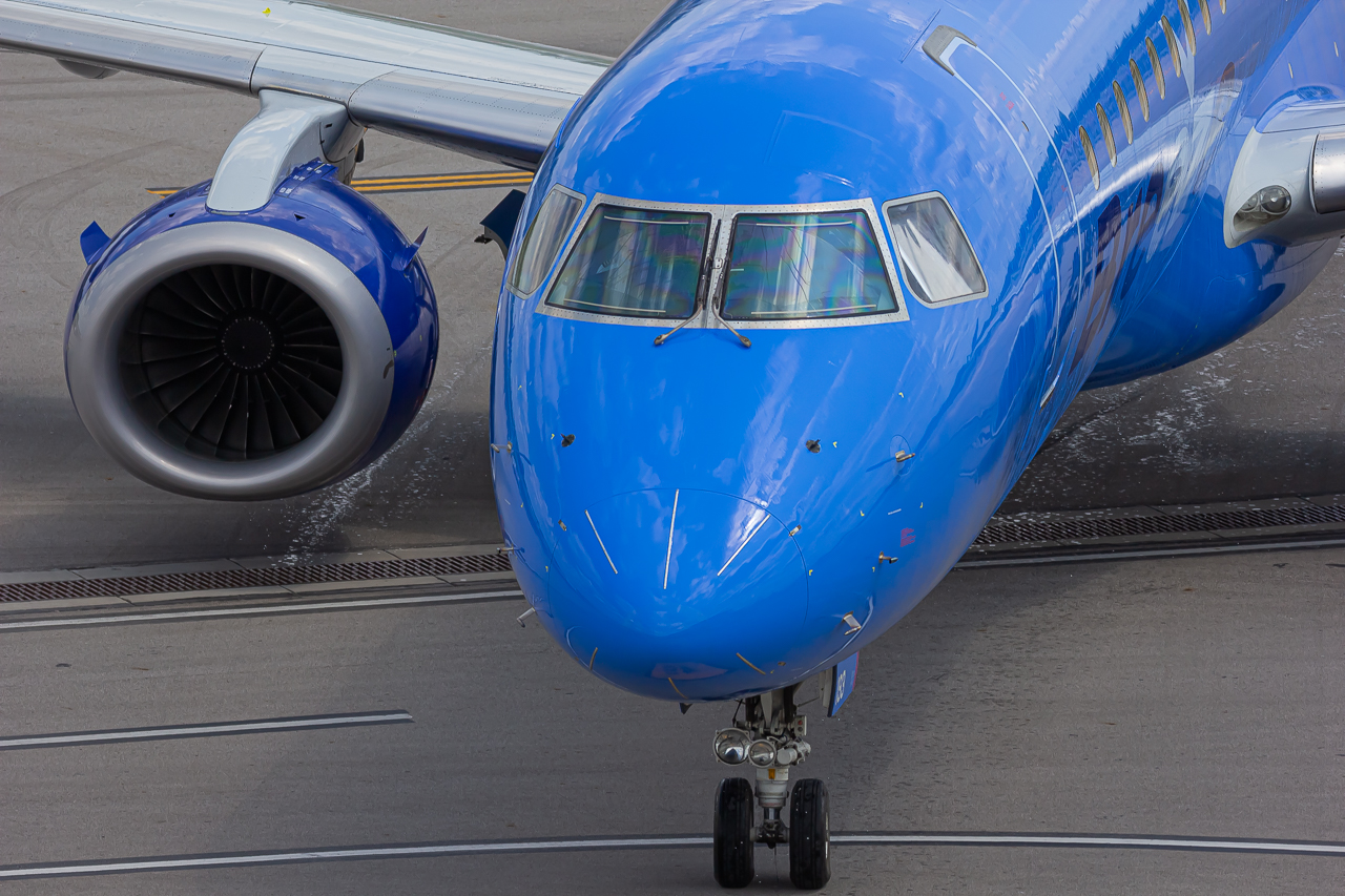 Full size: Breeze Airways Embraer E195 N193BZ at John Glenn Columbus International Airport