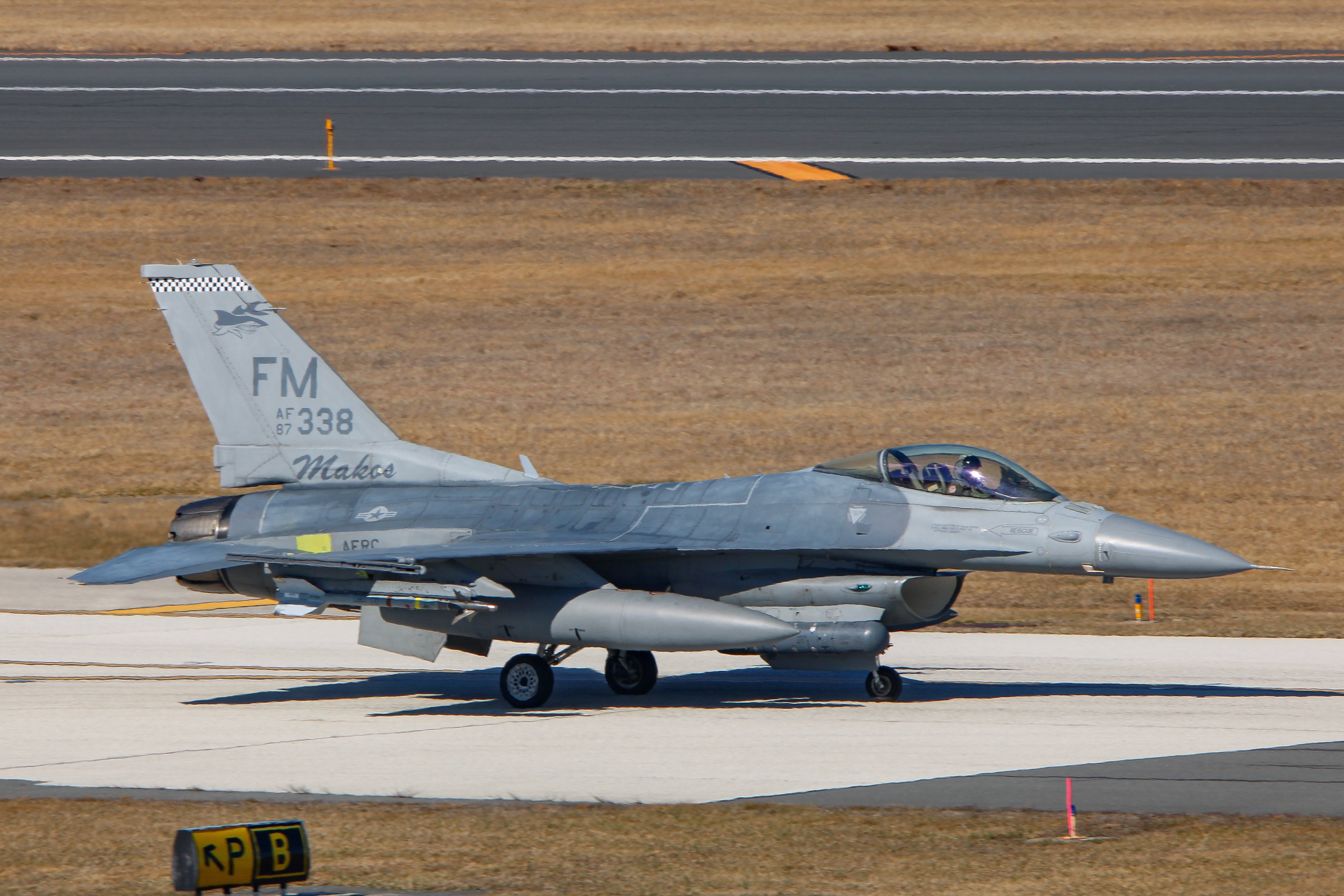 Full size: USAF - United States Air Force General Dynamics F-16 Fighting Falcon 87-0338 at Atlantic City International Airport