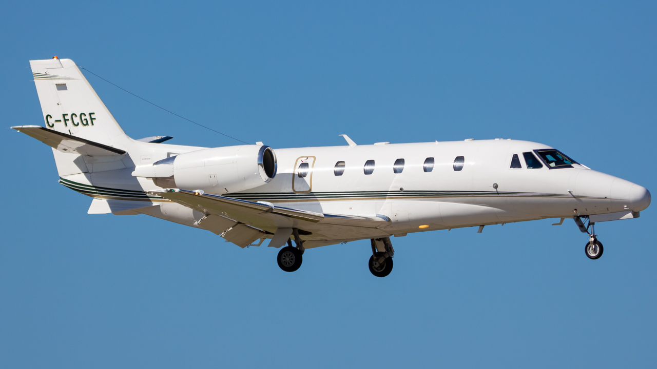 Full size: PRIVATE Cessna 560XL Citation Excel C-FCGF at Naples Municipal Airport