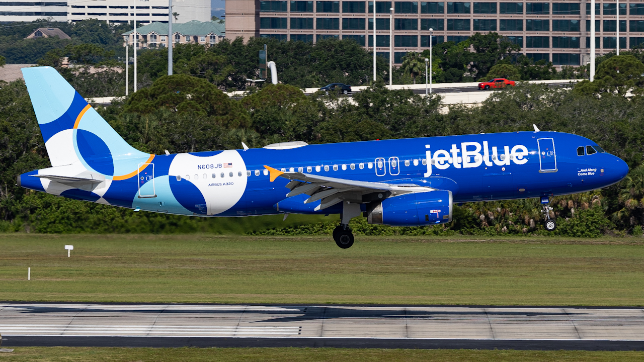 Full size: JetBlue Airways Airbus A320 N608JB at Tampa International Airport