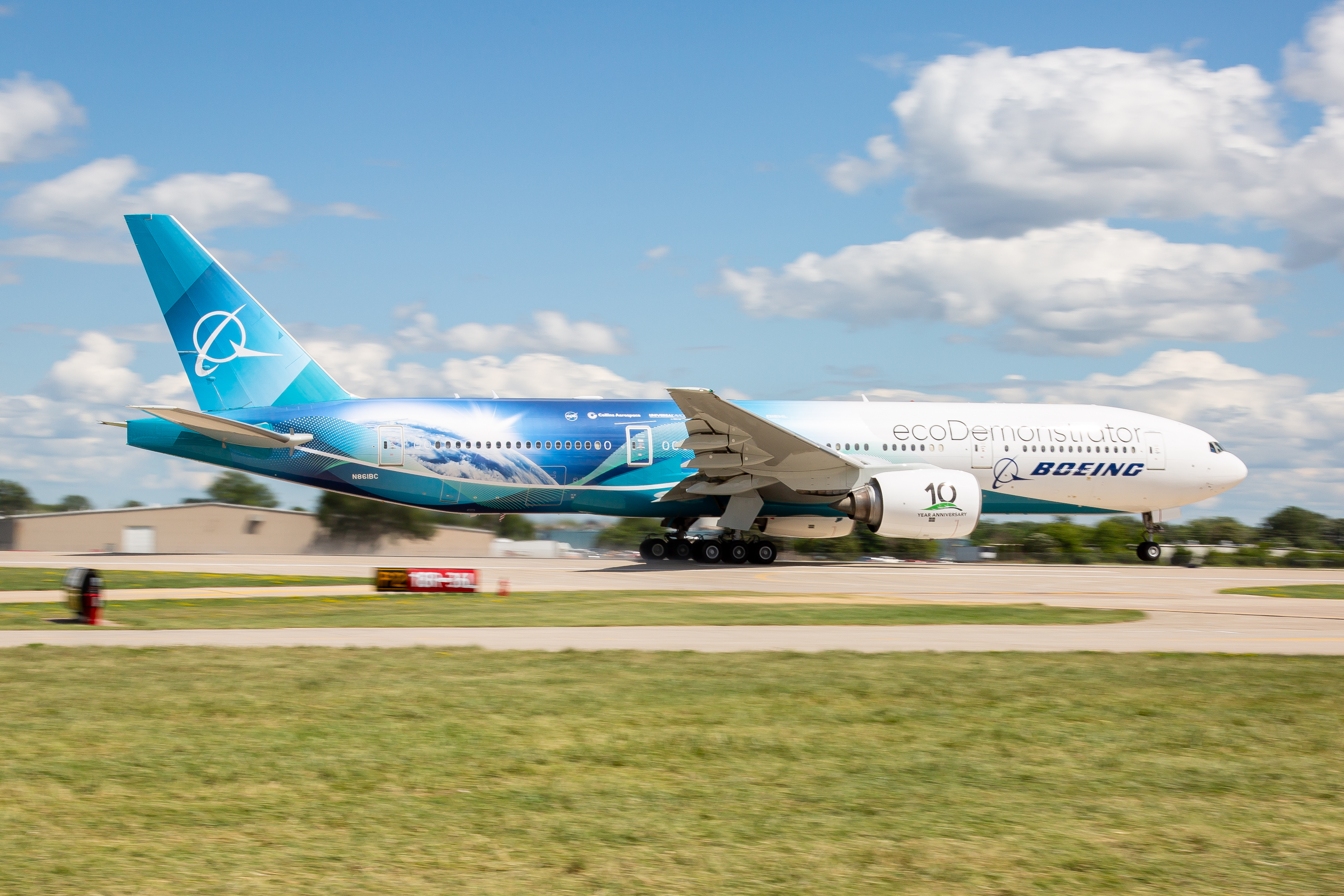 Full size: Boeing Boeing 777-200ER N861BC  at Wittman Regional Airport