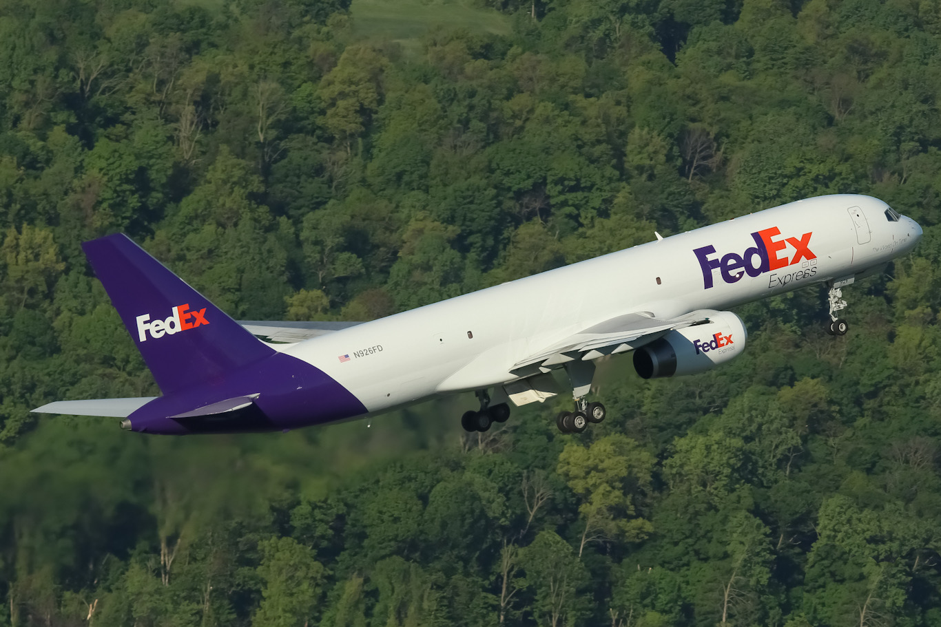 Full size: FedEx Boeing 757-200 N926FD at Harrisburg International Airport