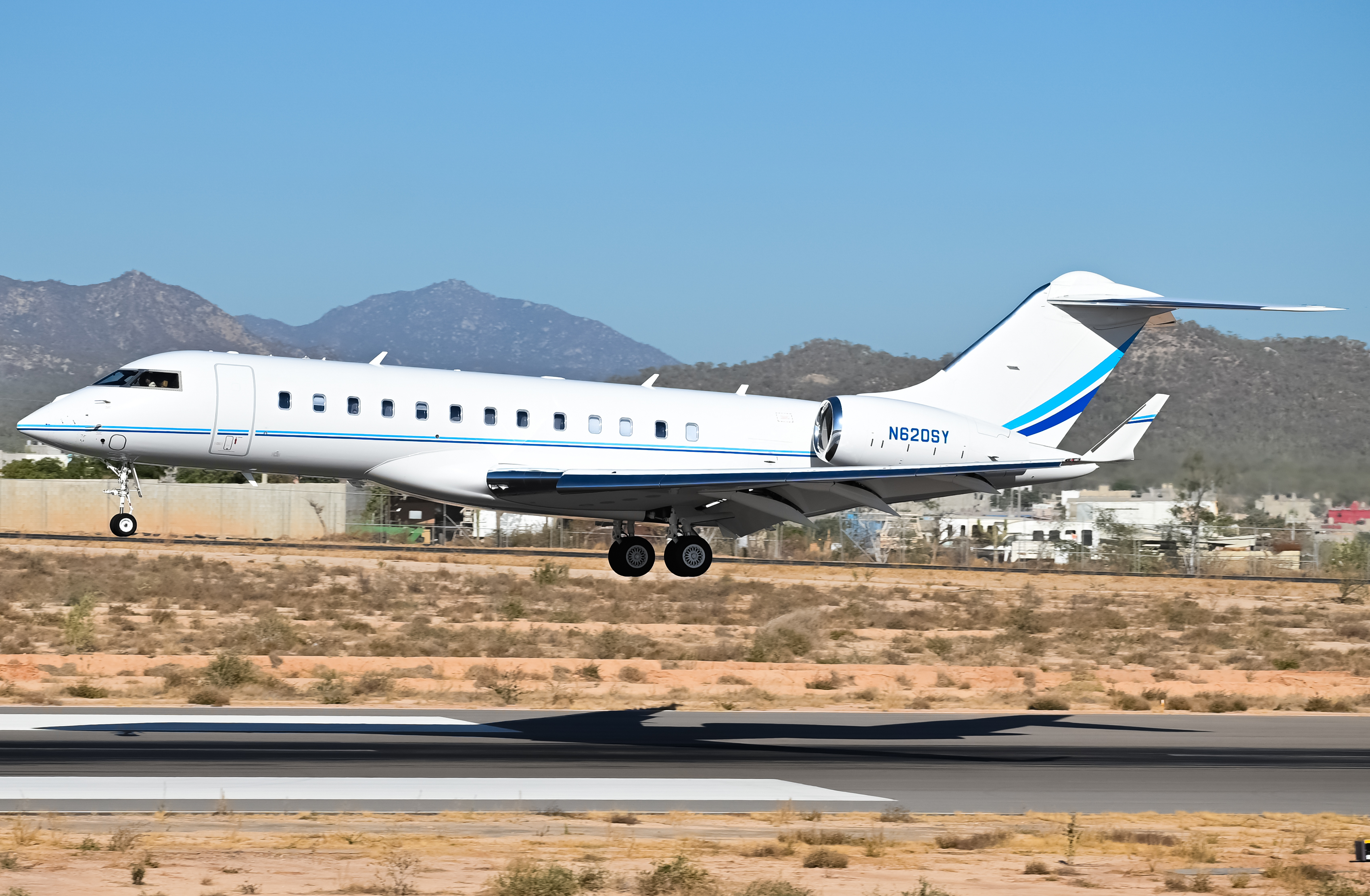 Full size: PRIVATE Bombardier Global 6000 N620SY at Aeropuerto de Cabo San Lucas Internacional