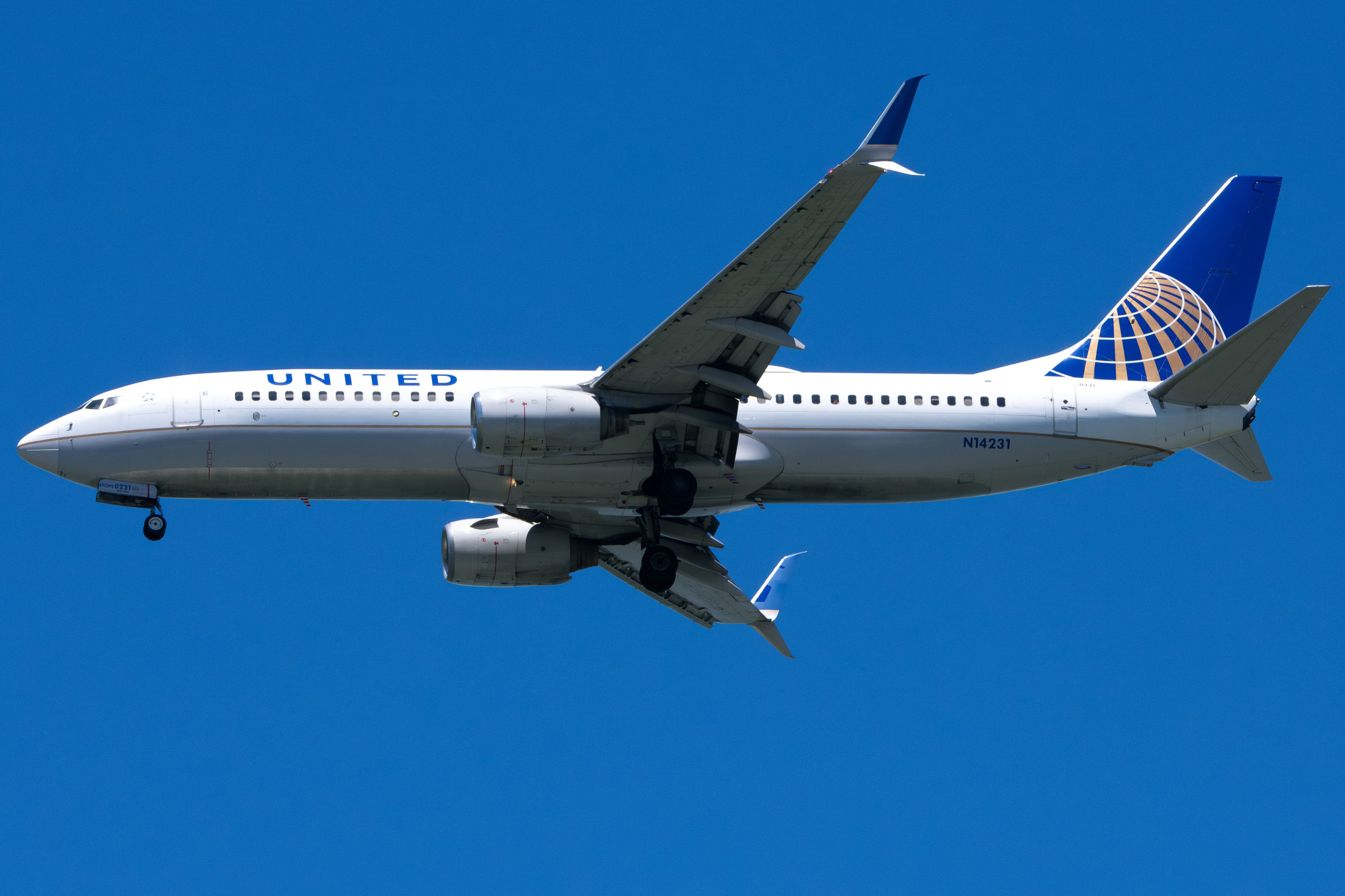Full size: United Airlines Boeing 737-900ER N14231 at San Francisco International Airport