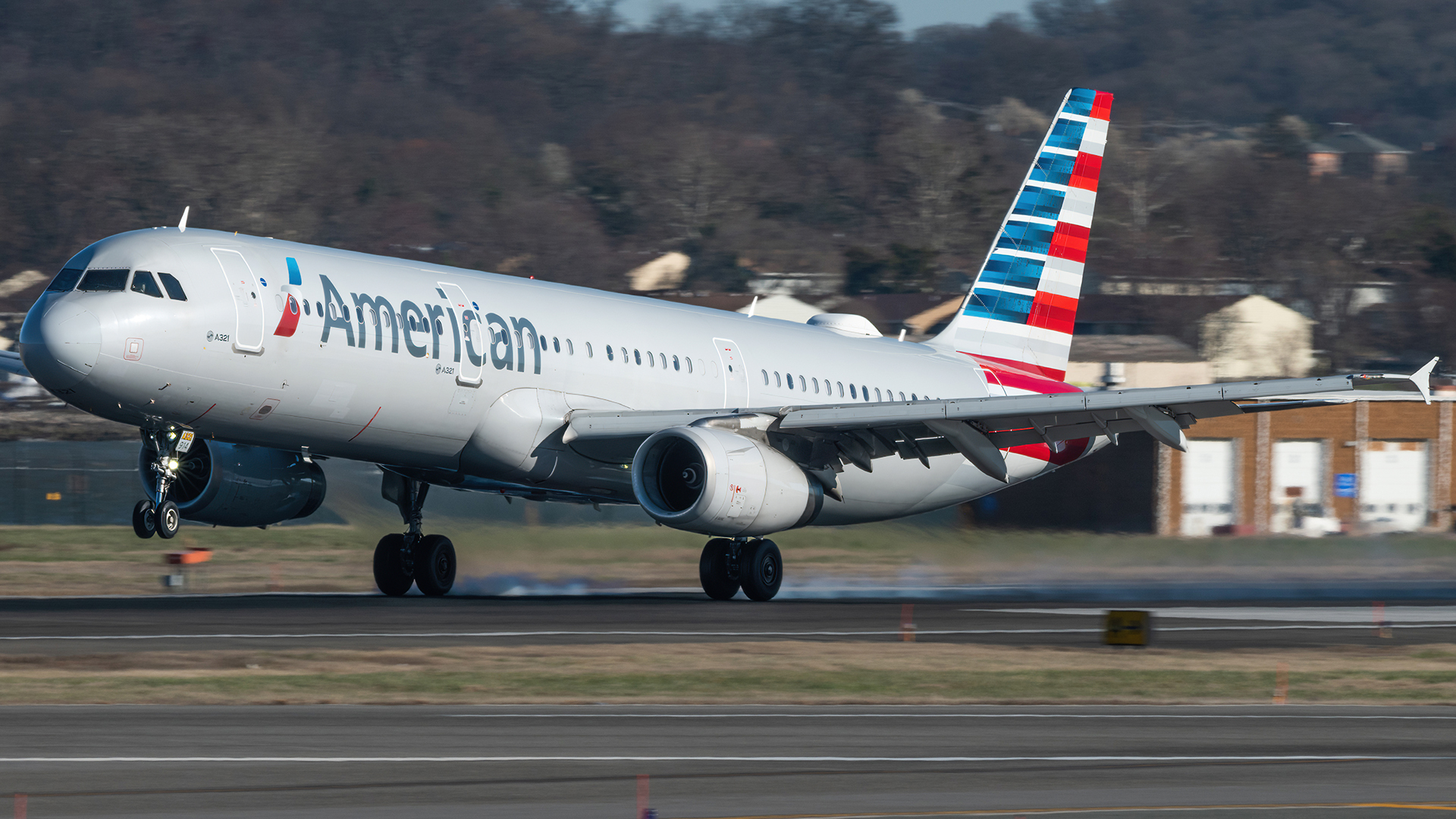 Full size: American Airlines Airbus A321-200 N914UY at Ronald Reagan National Airport