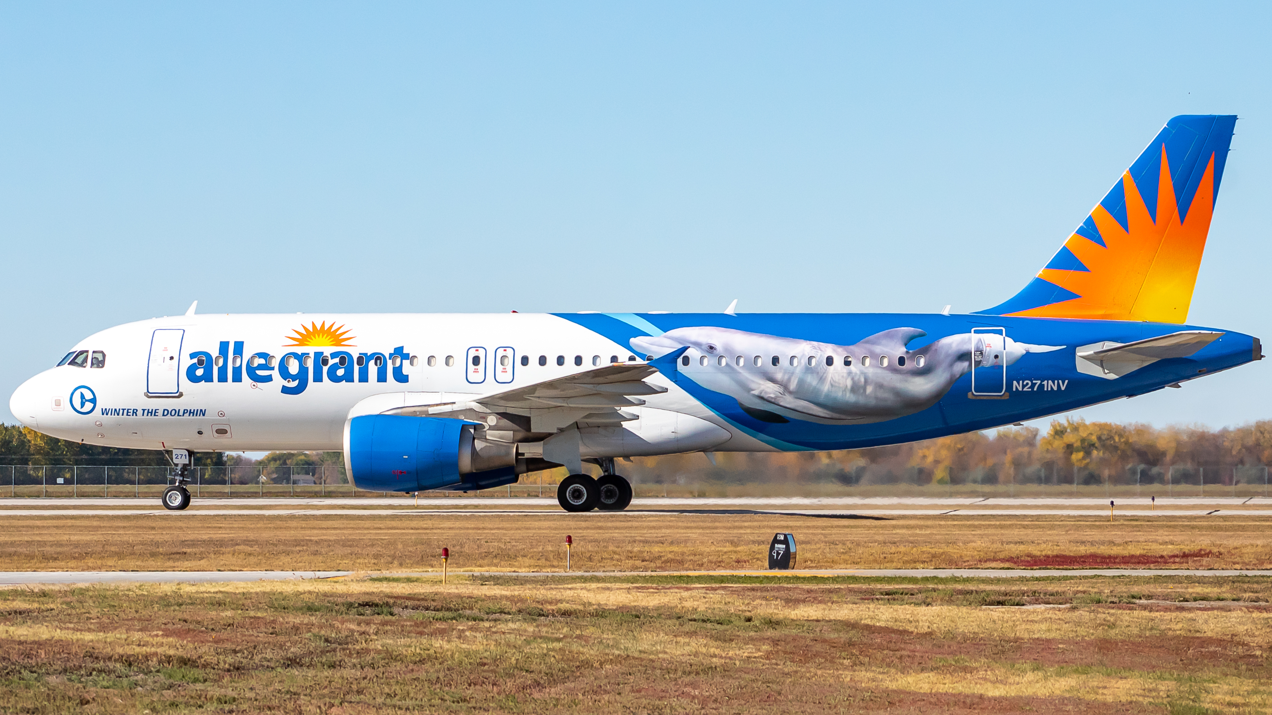 Full size: Allegiant Airbus A320 N271NV at Grand Forks International Airport