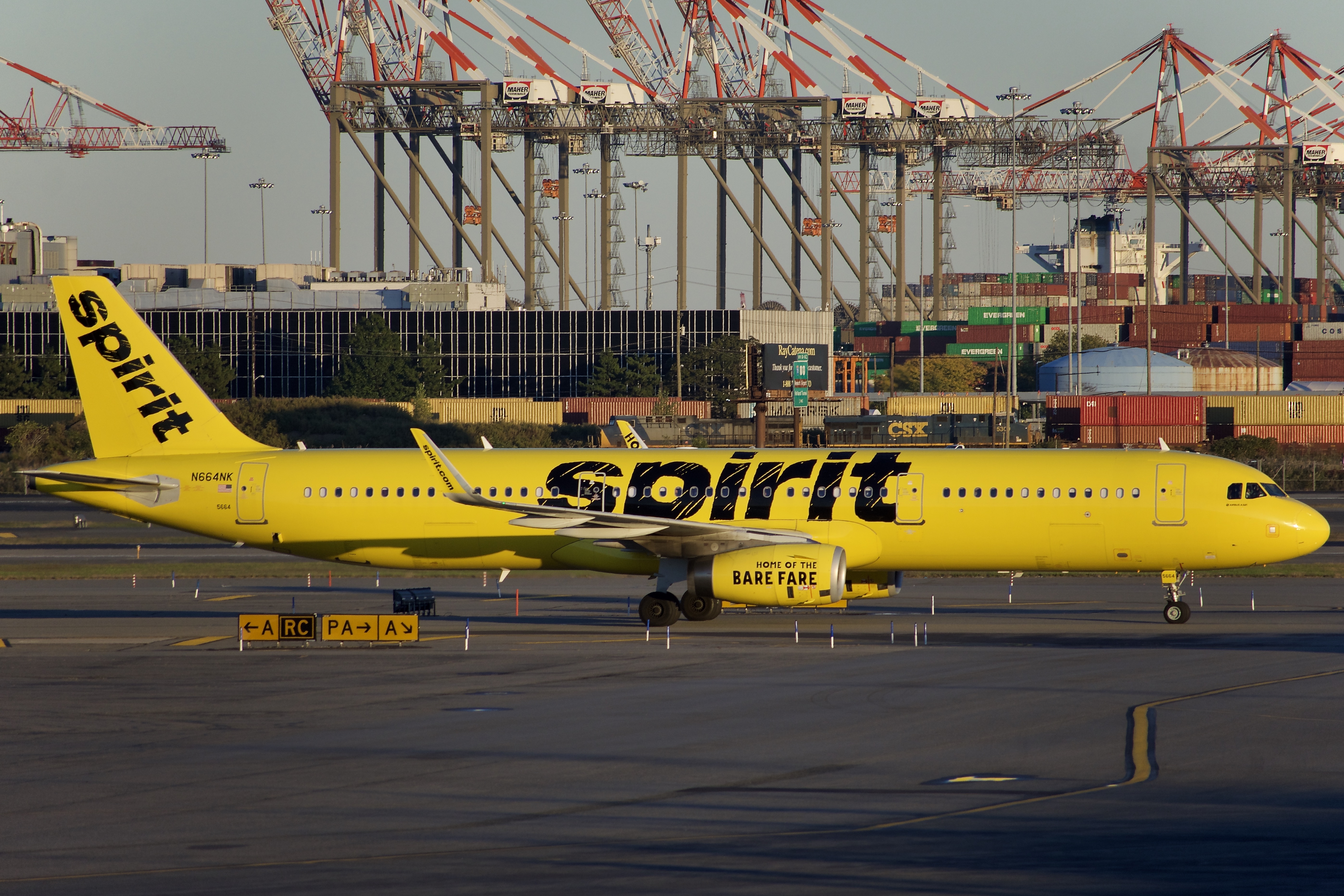 Full size: Spirit Airlines Airbus A321-200 N664NK at Newark Liberty International Airport