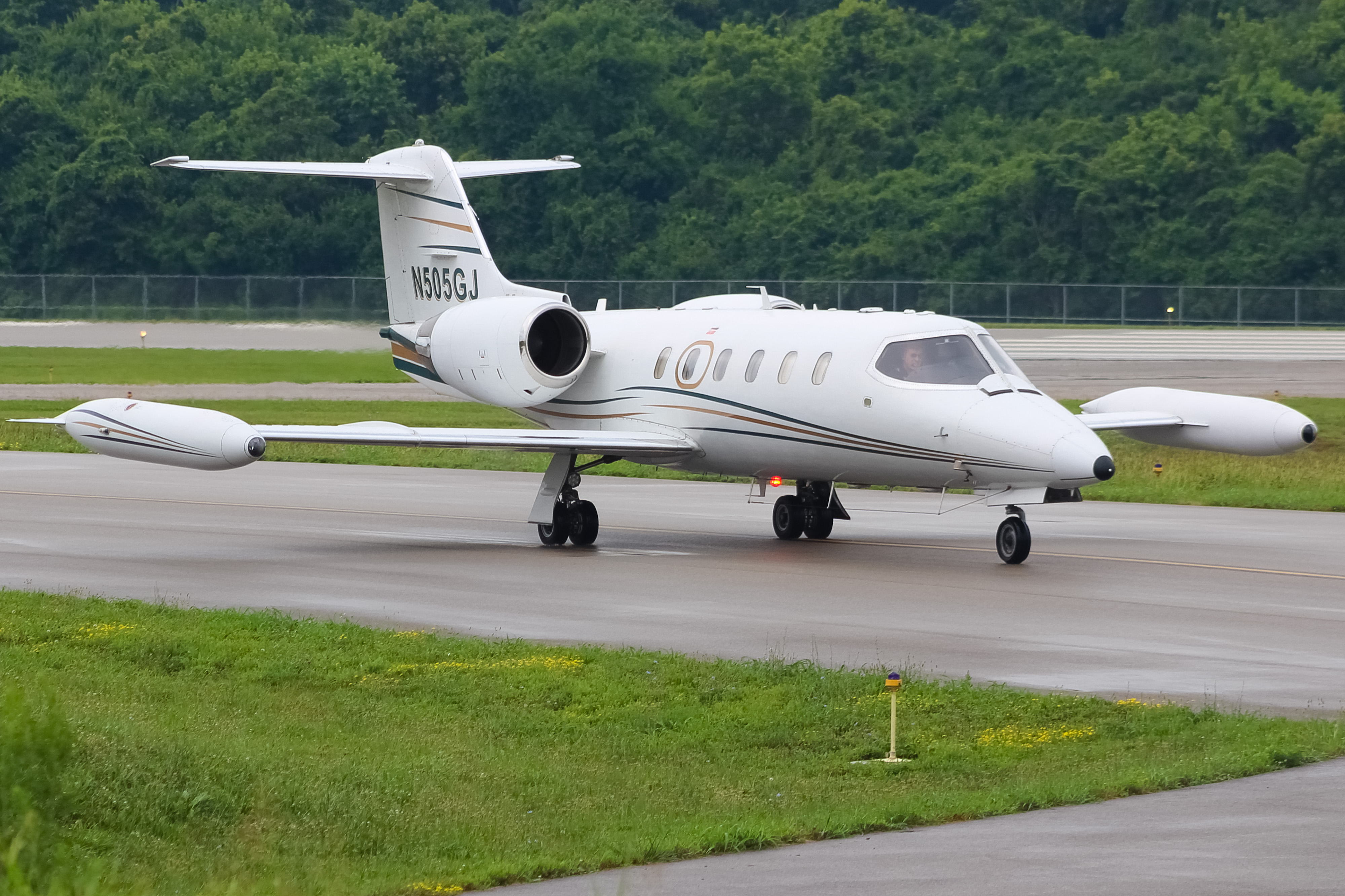 Full size: PRIVATE  Learjet 35 N505GJ at Cincinnati Municipal Airport/Lunken Field