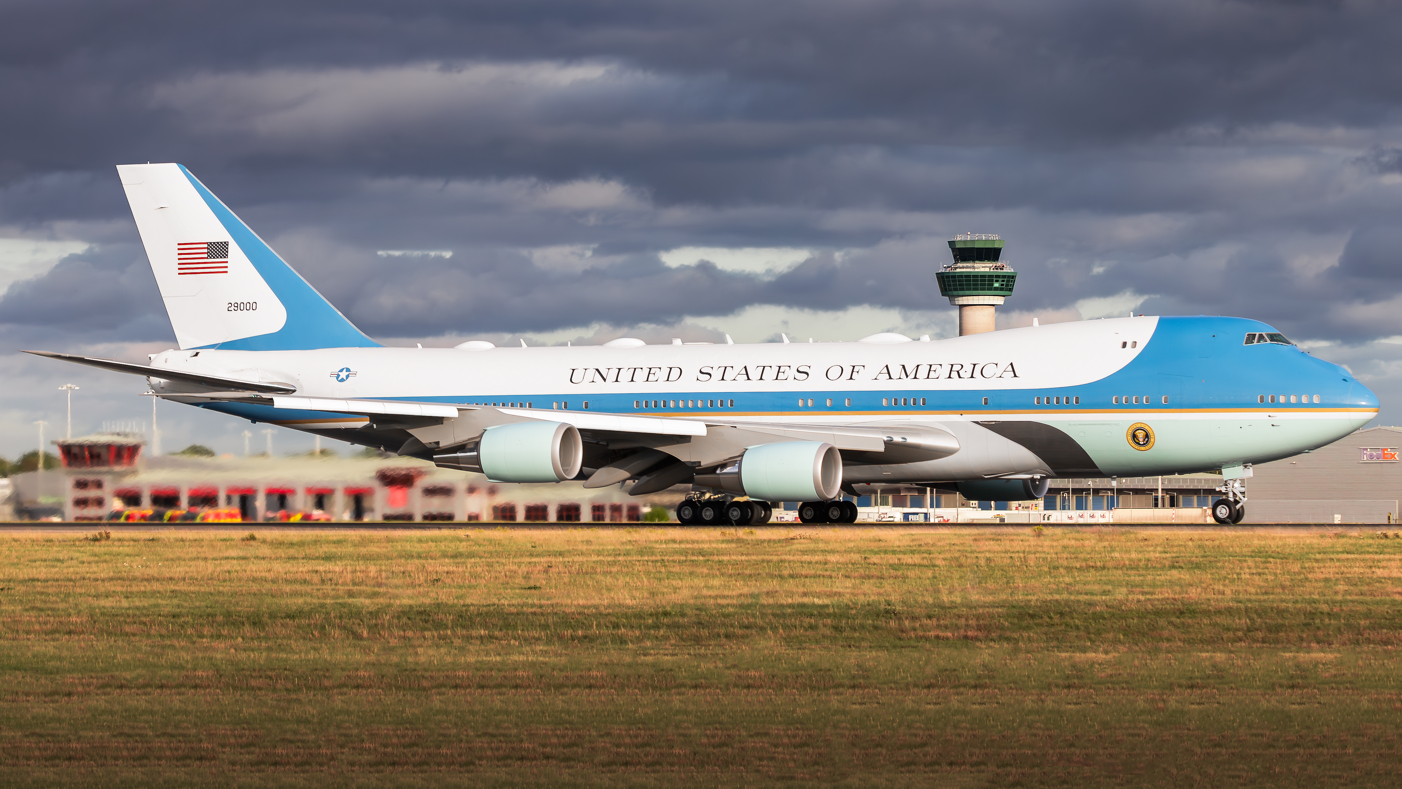 Full size: USAF - United States Air Force Boeing VC-25A 92-9000 at London Stansted Airport