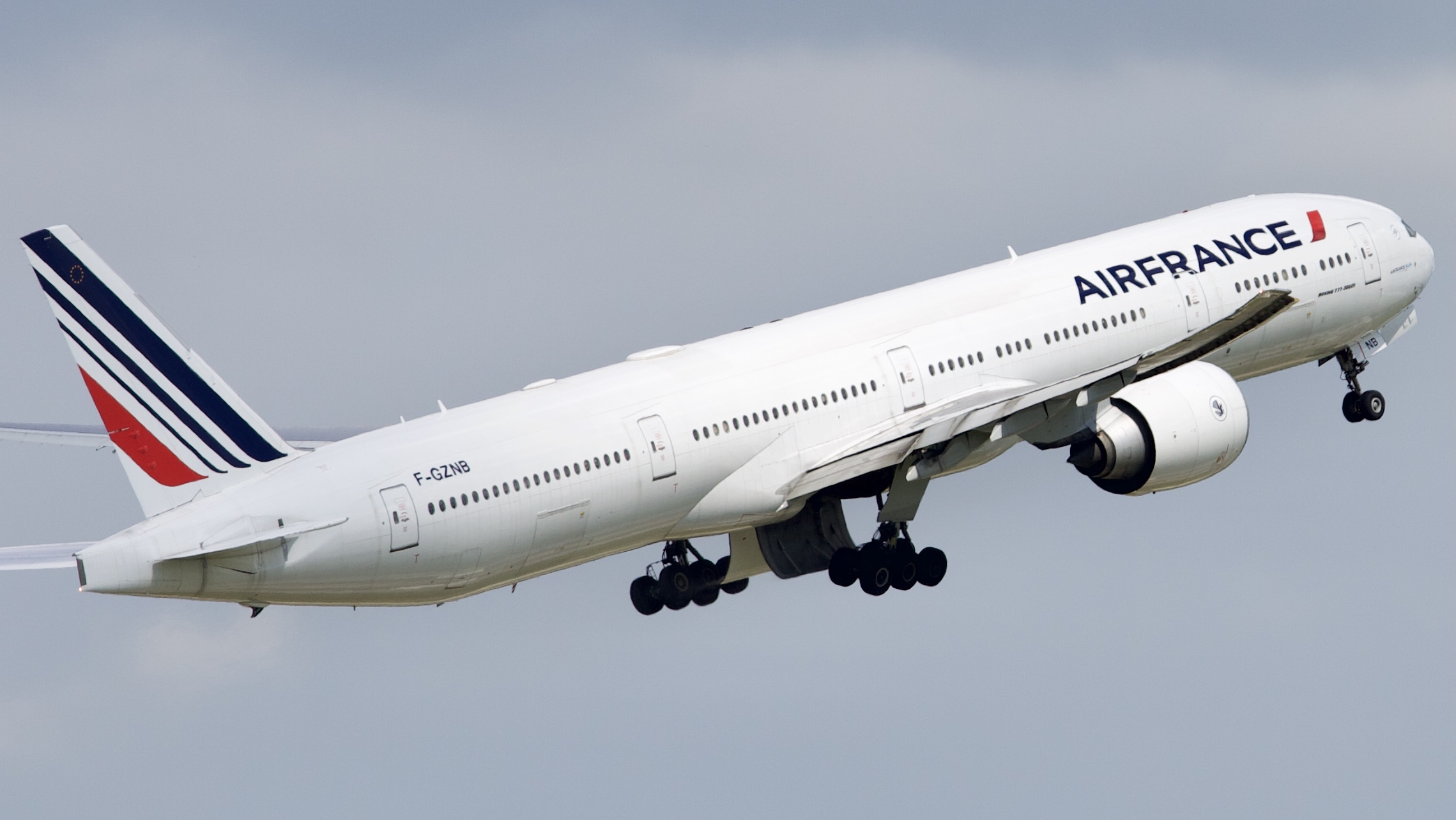 Full size: Air France Boeing 777-300ER F-GZNB at Houston-George Bush Intercontinental Airport