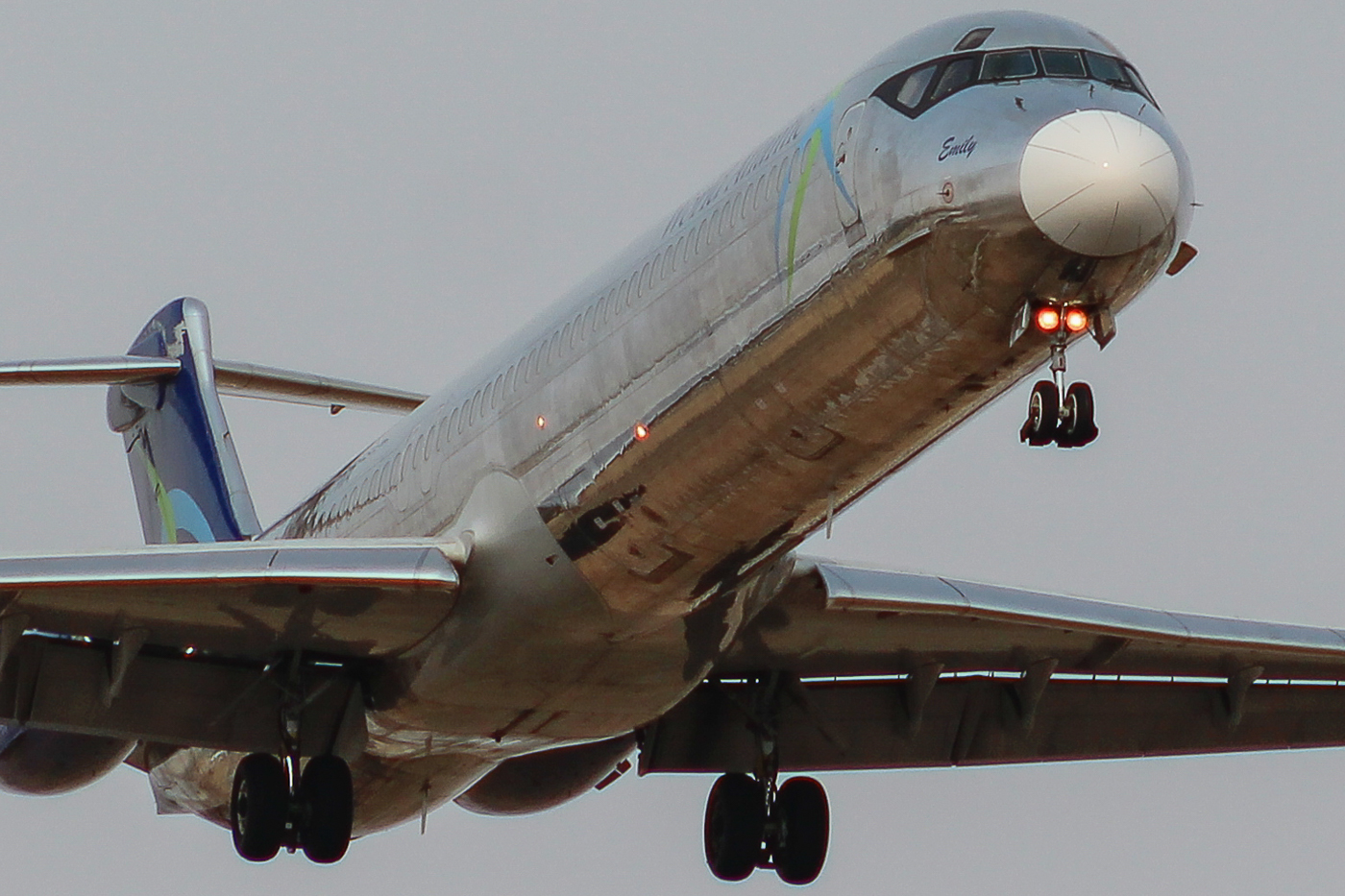 Full size: World Atlantic Airlines McDonnell Douglas MD-83 N801WA at Boise Air Terminal/Gowen Field