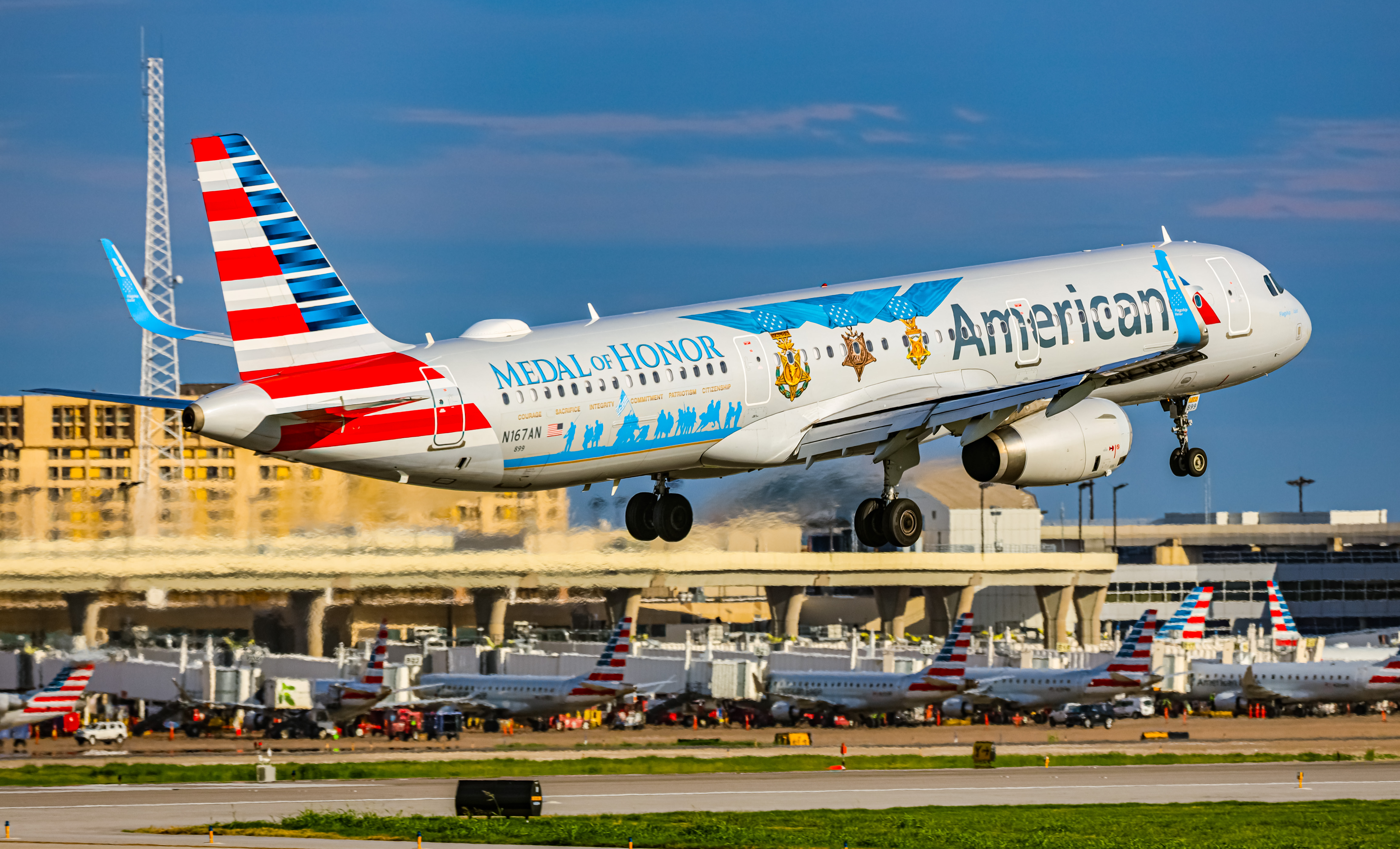 Full size: American Airlines Airbus A321-200 N167AN at Dallas-Fort Worth International Airport